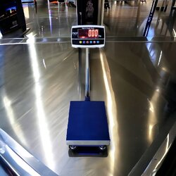 เครื่องชั่งดิจิตอล 100 kg. ค่าละเอียด 5 g. แท่นชั่ง 30x40 cm.