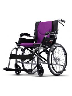 รถเข็นวีลแชร์น้ำหนักเบา อลูมินัมอัลลอยด์คาร์ม่า Ergo Lite2 (WheelChair KARMA Ergo Lite 2) เบาะกว้าง 18 นิ้ว ล้อหลังใหญ่ 20 นิ้ว น้ำหนักเบาเพียง 10.5 กก. สะดวกต่อการย้ายผู้ป่วยขึ้นเตียง พกพาสะดวก นั่งสบาย โครงพักเท้าสวิงได้ (รุ่นยอดนิยม)