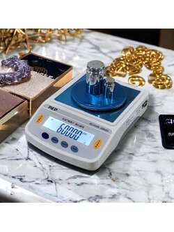 เครื่องชั่งละเอียด 600 g. ค่าละเอียด 0.01 g. (ตู้ครอบอะคริลิค)