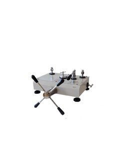 LEYRO LPC8000 เครื่องสร้างแรงดันระดับ 1000 bar (Comparison calibration pump)