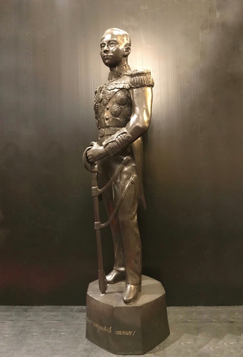 เสด็จเตี่ยกรมหลวงชุมพร หน้าตัก 16 นิ้ว