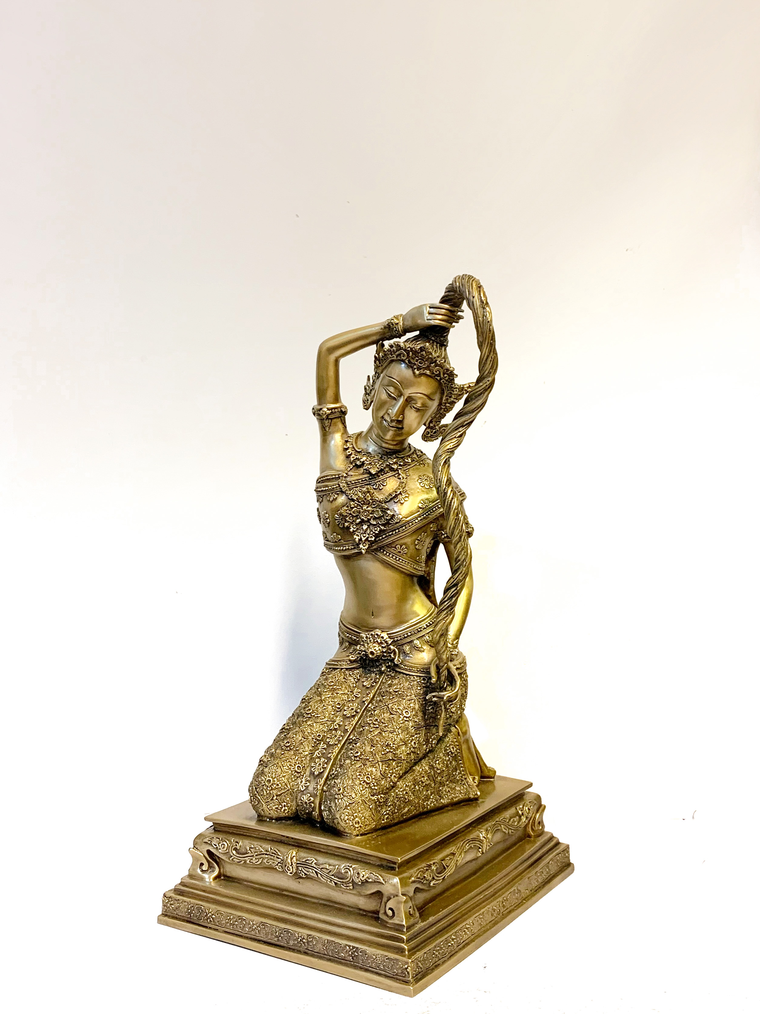 พระแม่ธรณีบีบมวยผม หน้าตัก 9 นิ้ว