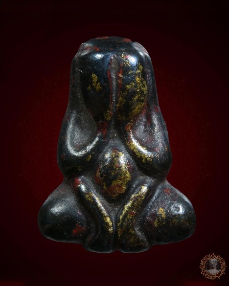 พระปิดตาหลวงปู่นาค เนื้อเมฆพัตร