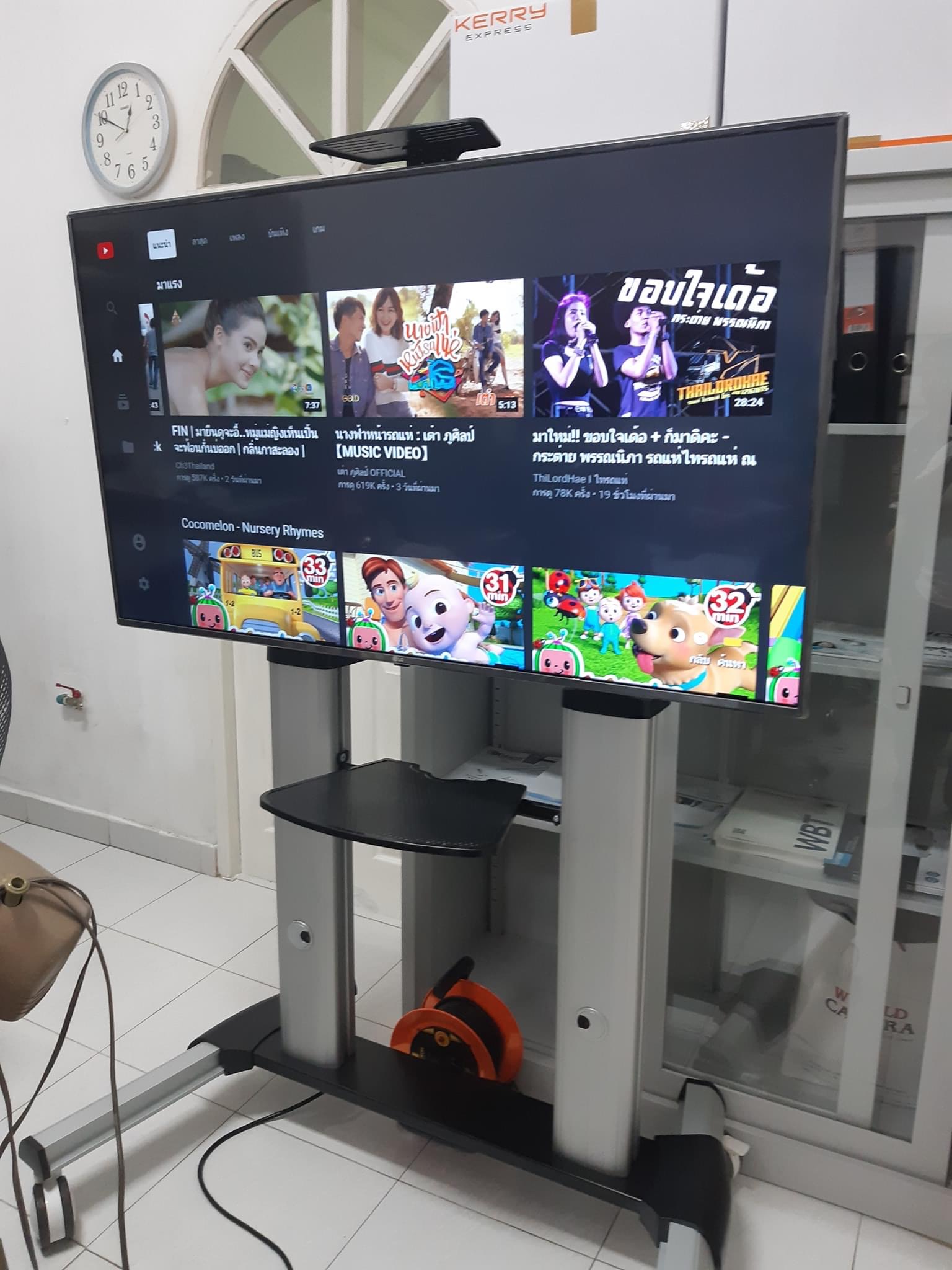 JMTVSTAND MT-F8200 ขาตั้งพื้นทีวีมีล้อเลื่อน(TV Stand) วัสดุ Aluminium อลูมิเนียม แบบล้อเลื่อนปรับสูง/ต่ำได้ 55"-98" นิ้ว{รับประกันสินค้า 3 ปี}0964746498