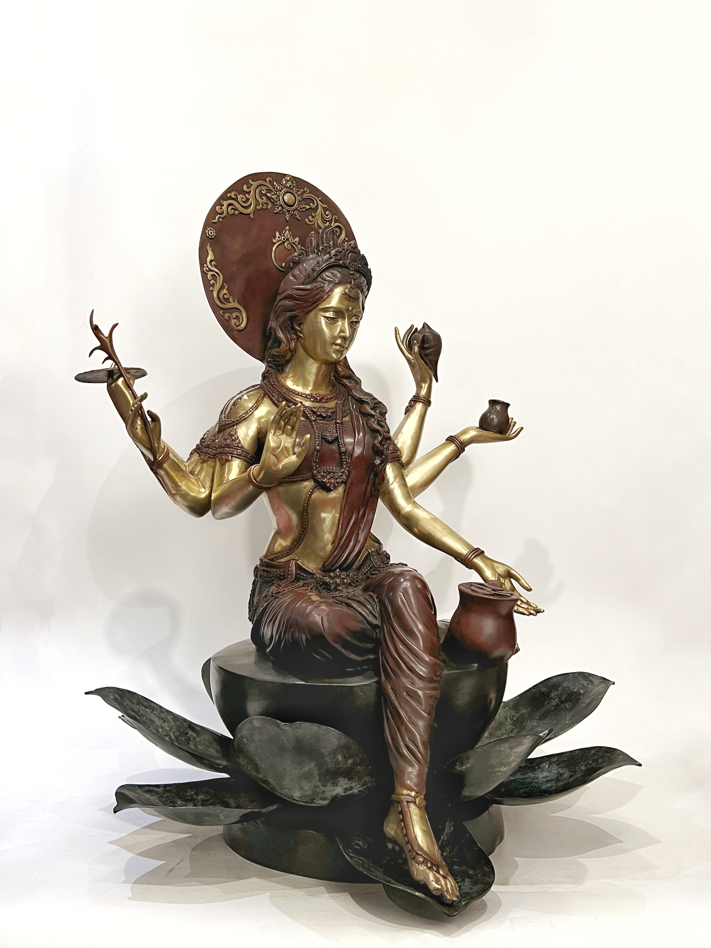 พระแม่ลักษมี หน้าตัก 16 นิ้ว