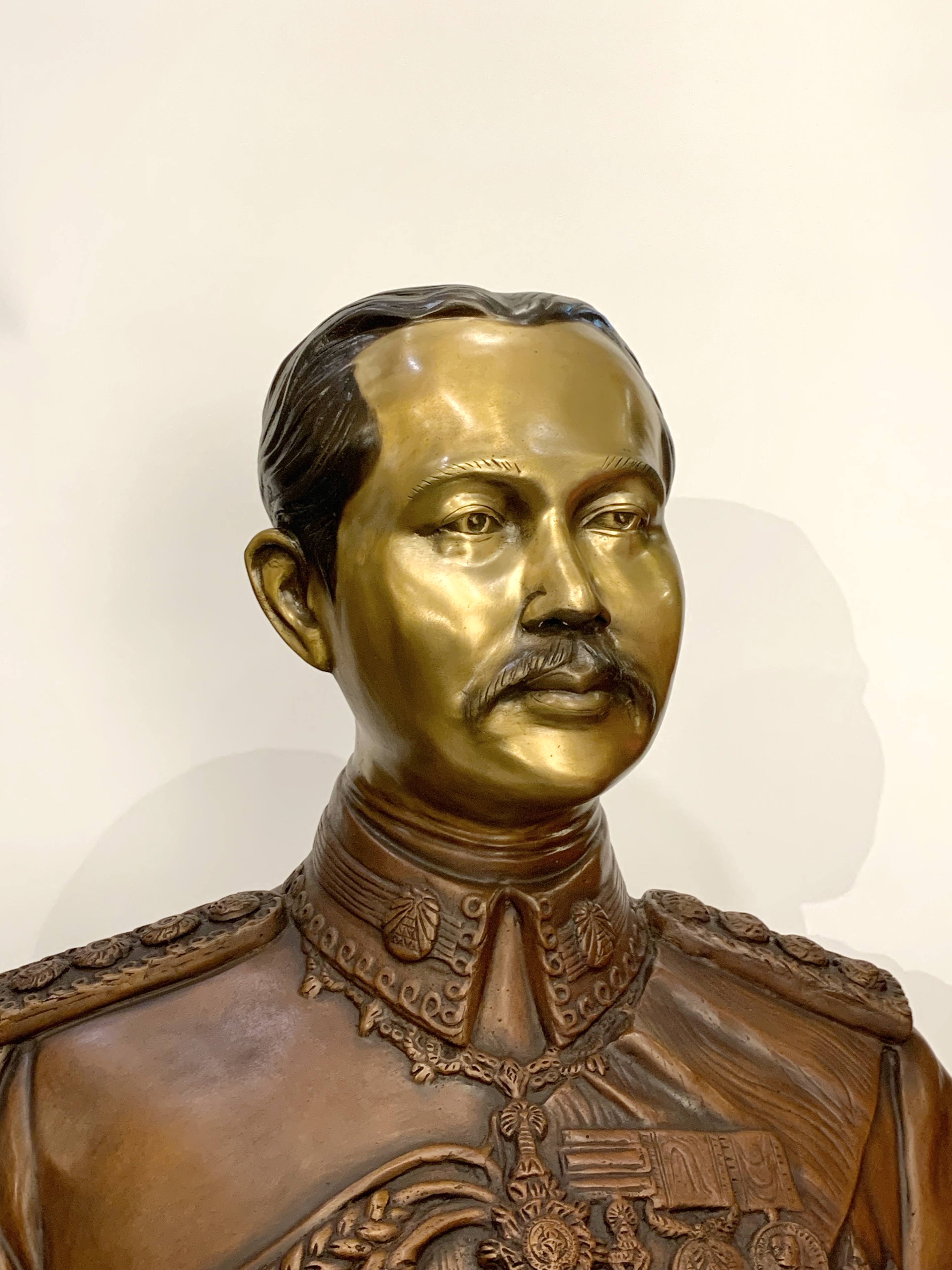 รัชกาลที่ 5 ครึ่งพระองค์ (ขนาดเท่าจริง)