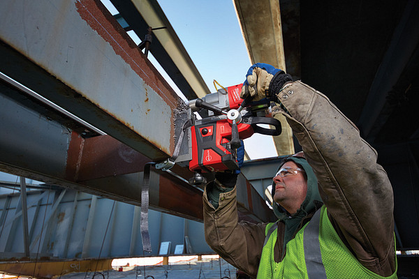 MILWAUKEE รุ่น M18 FMDP-0C0 สว่านแท่นแม่เหล็กไร้สาย 18 โวลต์ (เครื่องเปล่า)