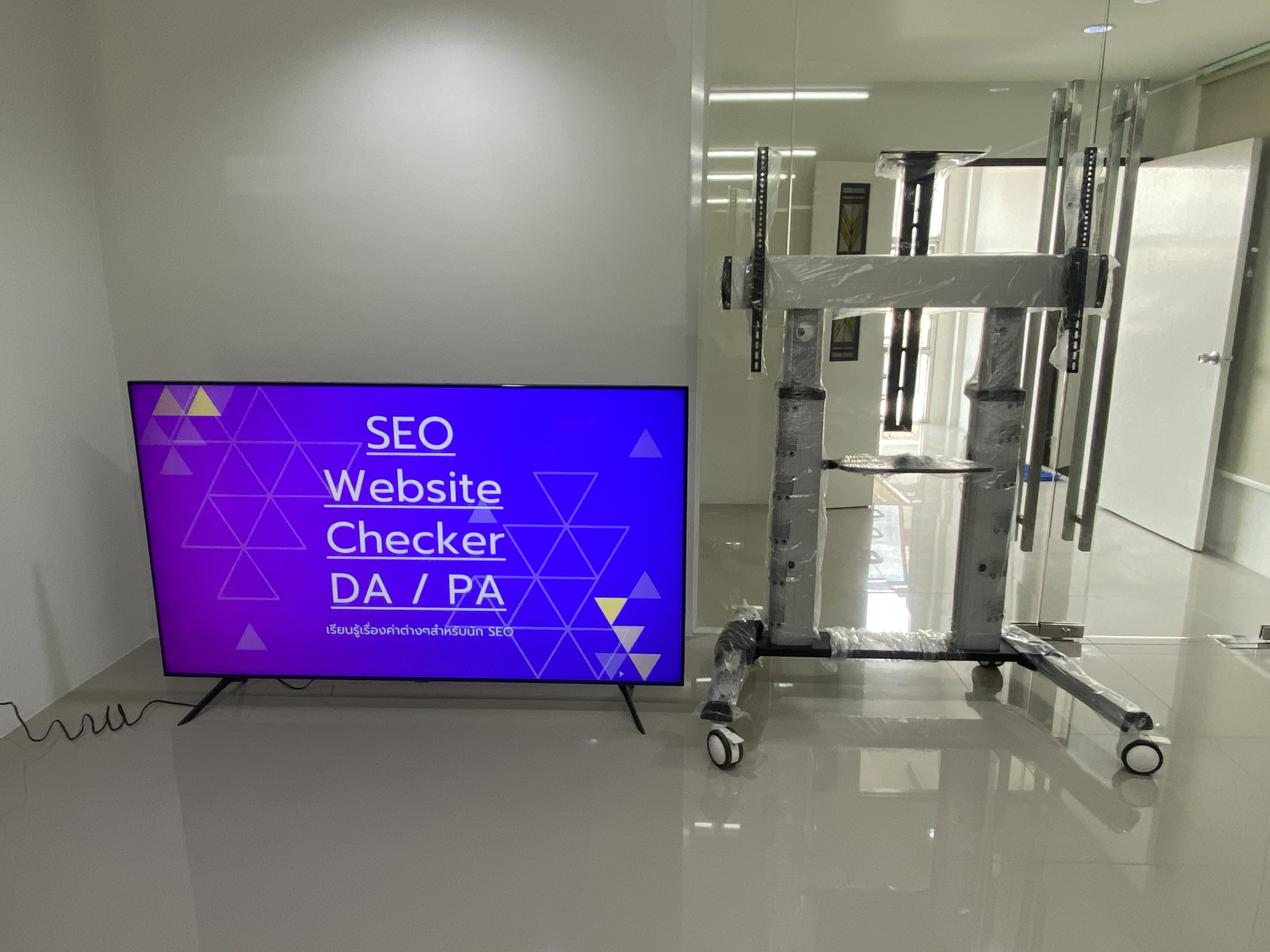 JMTVSTAND MT-F8200 ขาตั้งพื้นทีวีมีล้อเลื่อน(TV Stand) วัสดุ Aluminium อลูมิเนียม แบบล้อเลื่อนปรับสูง/ต่ำได้ 55"-98" นิ้ว{รับประกันสินค้า 3 ปี}0964746498