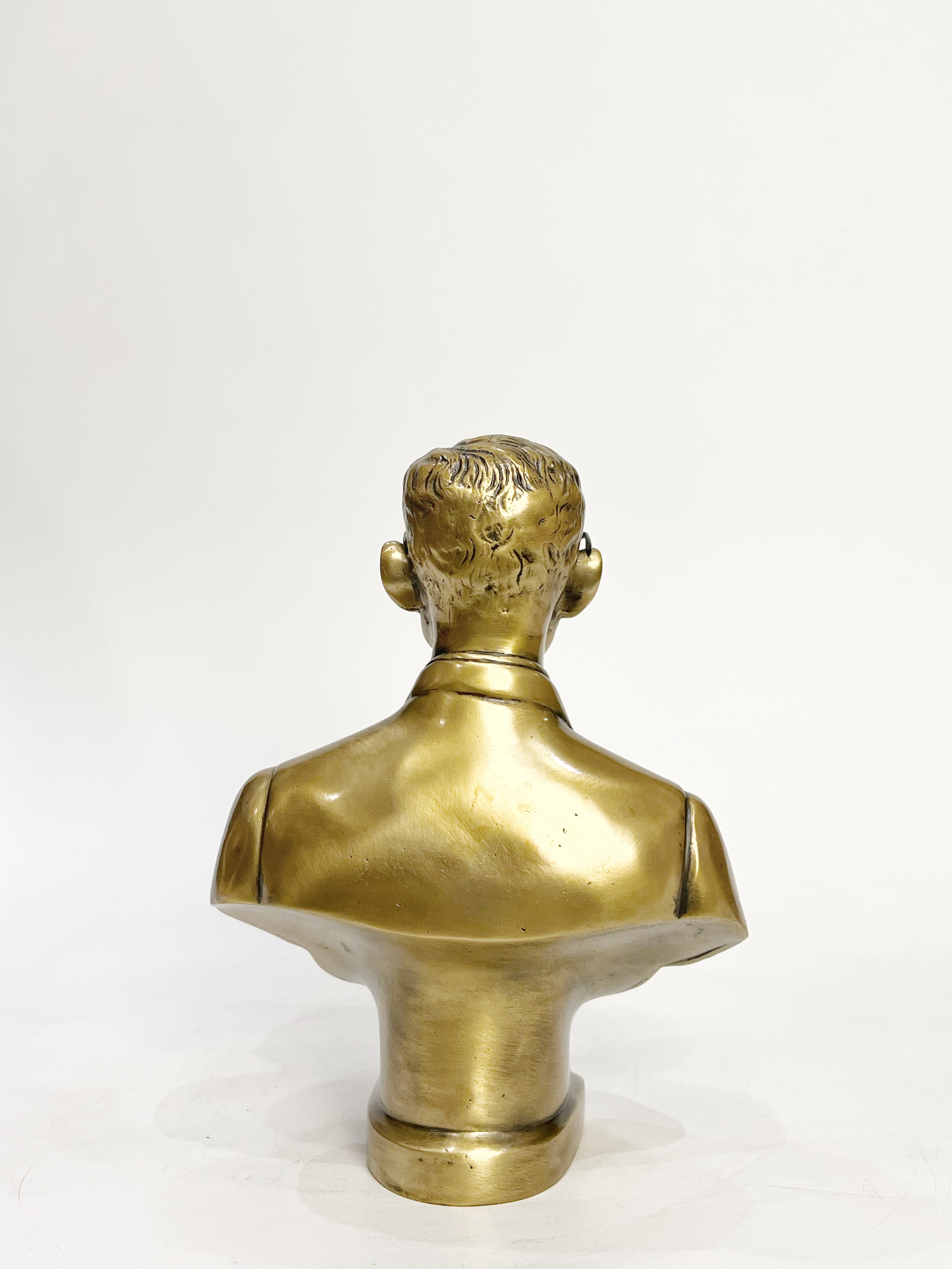 รัชกาลที่ 9 ครึ่งพระองค์