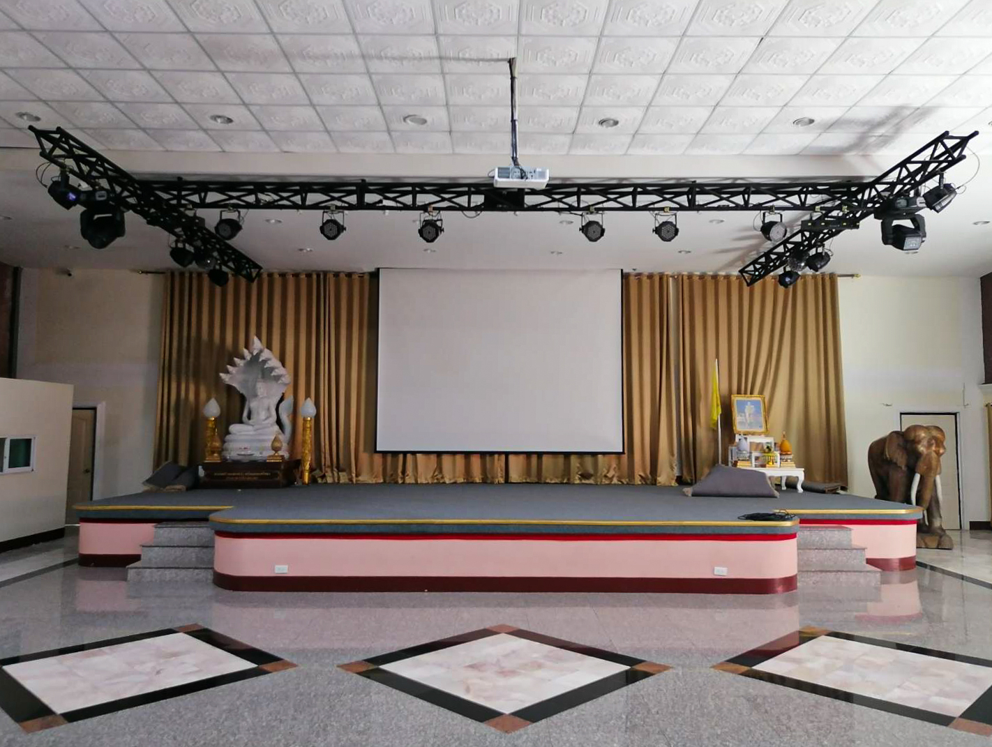 Goodsound Studio เข้าปรับปรุงระบบแสงบนเวทีประจำ อาคาร 2 ศรีวชิรธรรมสถาน