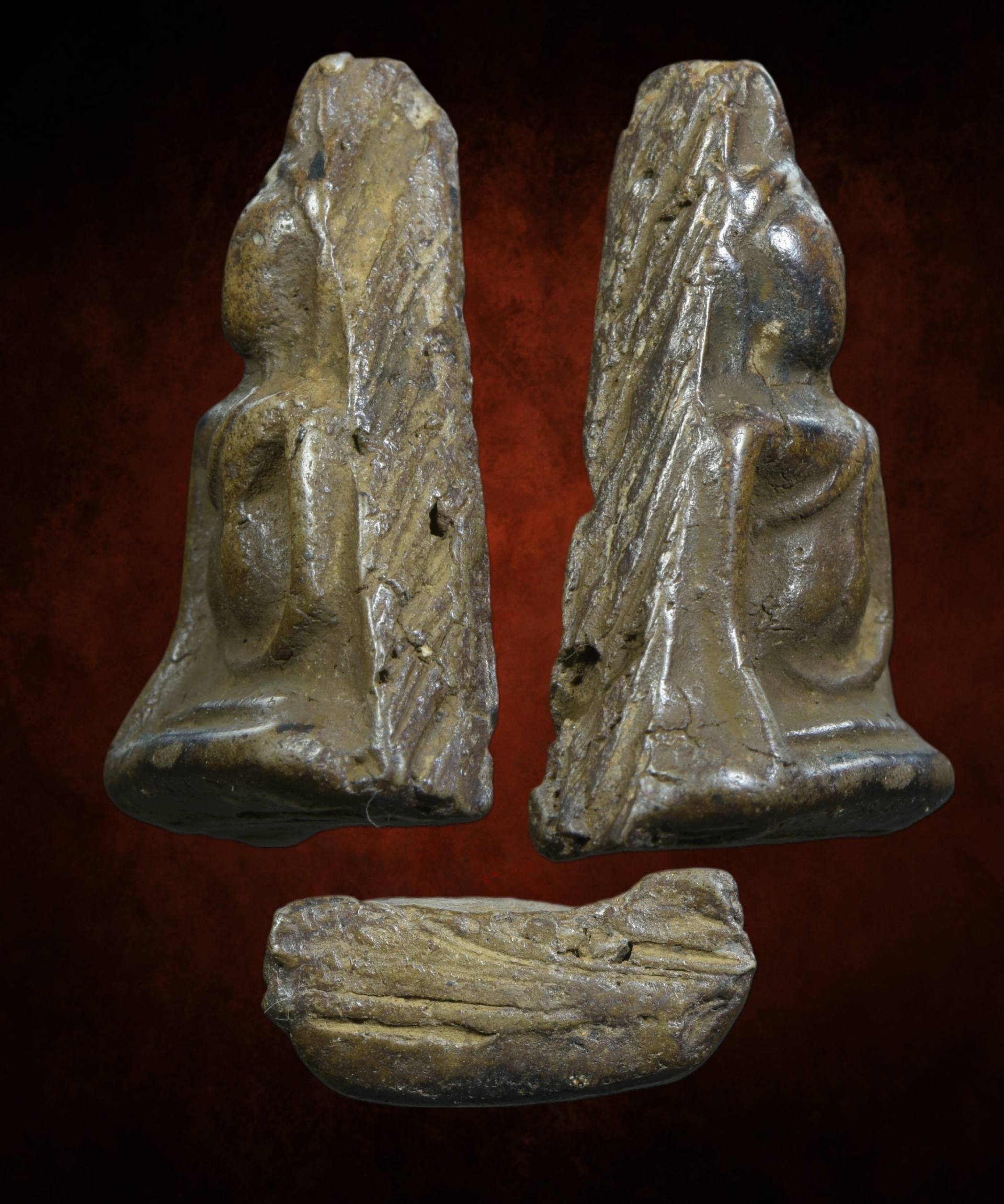 พระนางพญา พิมพ์เข่าตรง