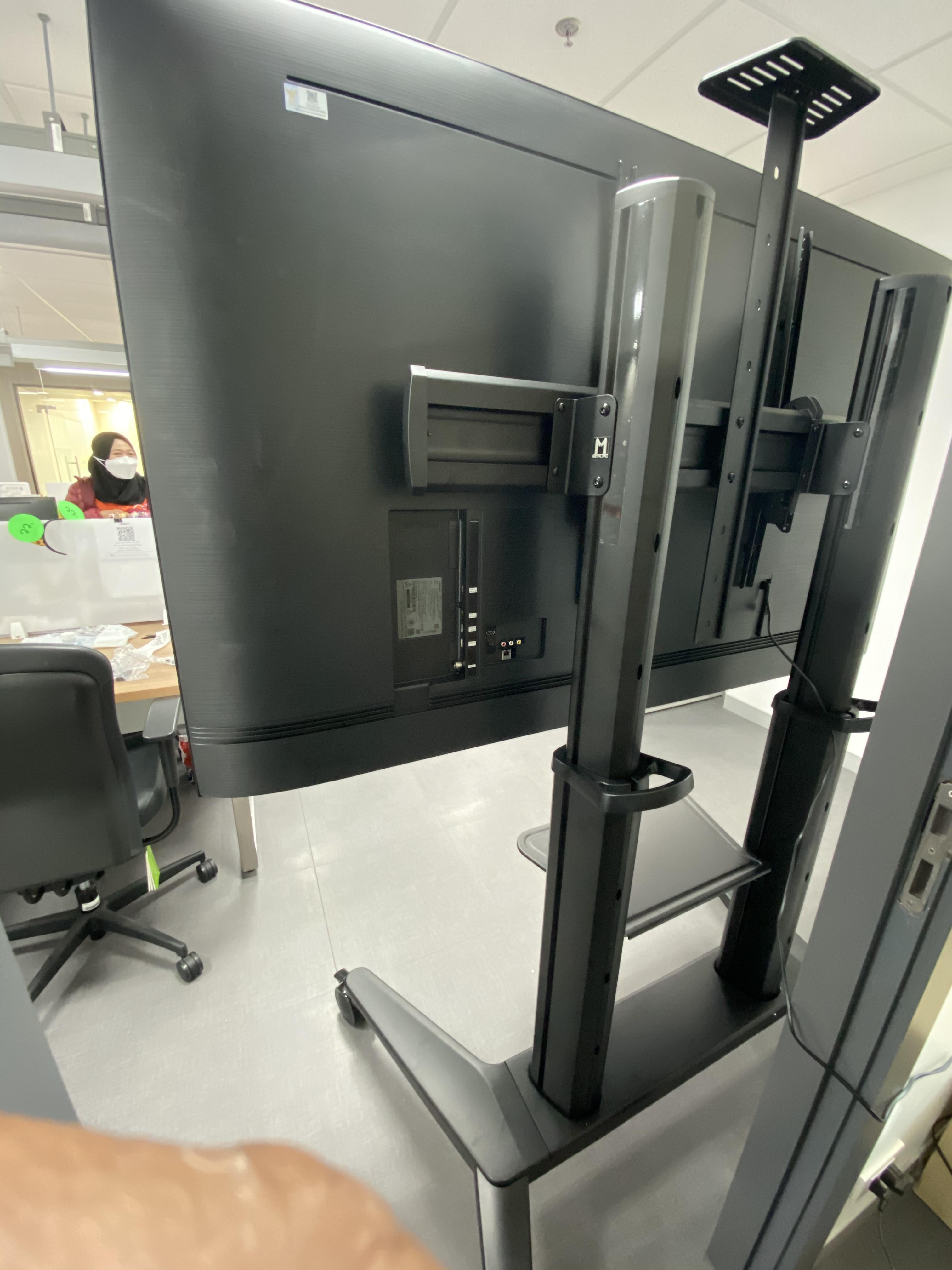 JMTVSTAND MT-F9300 ขาตั้งพื้นทีวีมีล้อเลื่อนTV Stand วัสดุ Aluminium อลูมิเนียม{สีดำ} แข็งแรง สวยหรู ทรงทันสมัย รองรับทีวี 70"-120"นิ้ว{รับประกัน 3 ปี }0964746498