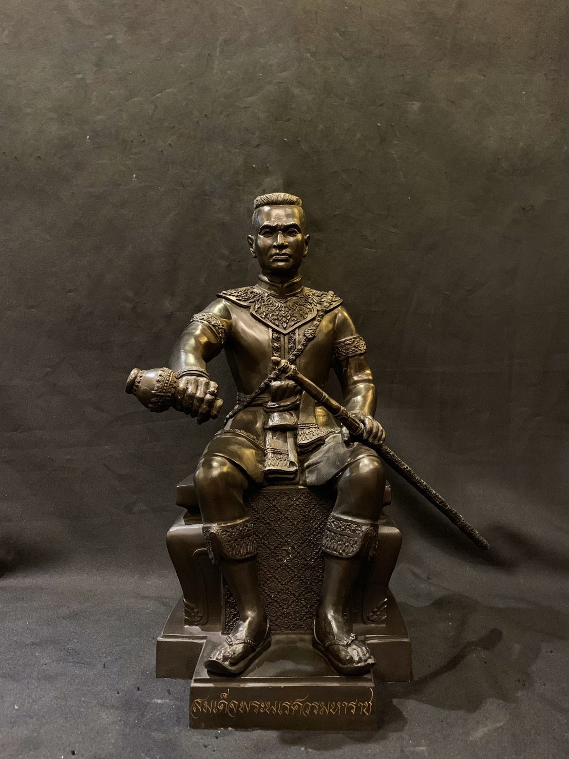 พระนเรศวรมหาราช นั่งบัลลังก์ หลั่งทักษิโณทก หน้าตัก 9 นิ้ว