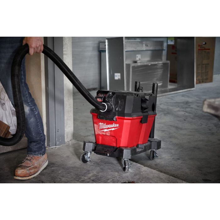 Milwaukee รุ่น M18 FVC23L-0 รถเข็นดูดฝุ่นไร้สาย 18 โวลต์ ขนาด 23 ลิตร (เครื่องเปล่า)