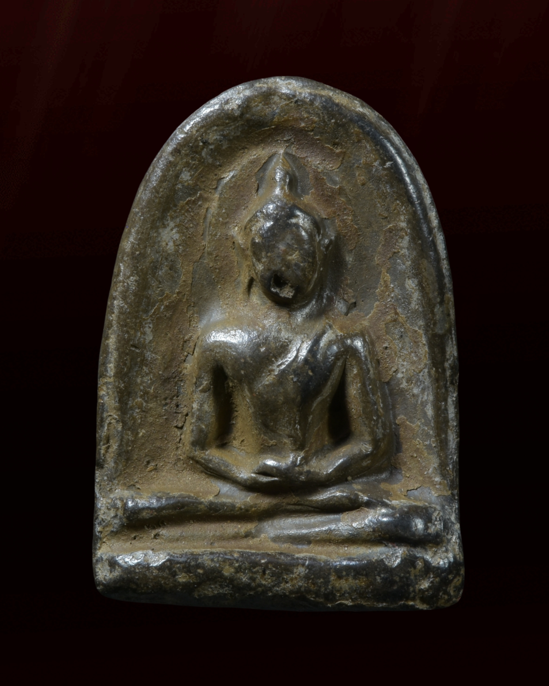 พระซุ้มกอไม่มีลายกนก เนื้อดำ