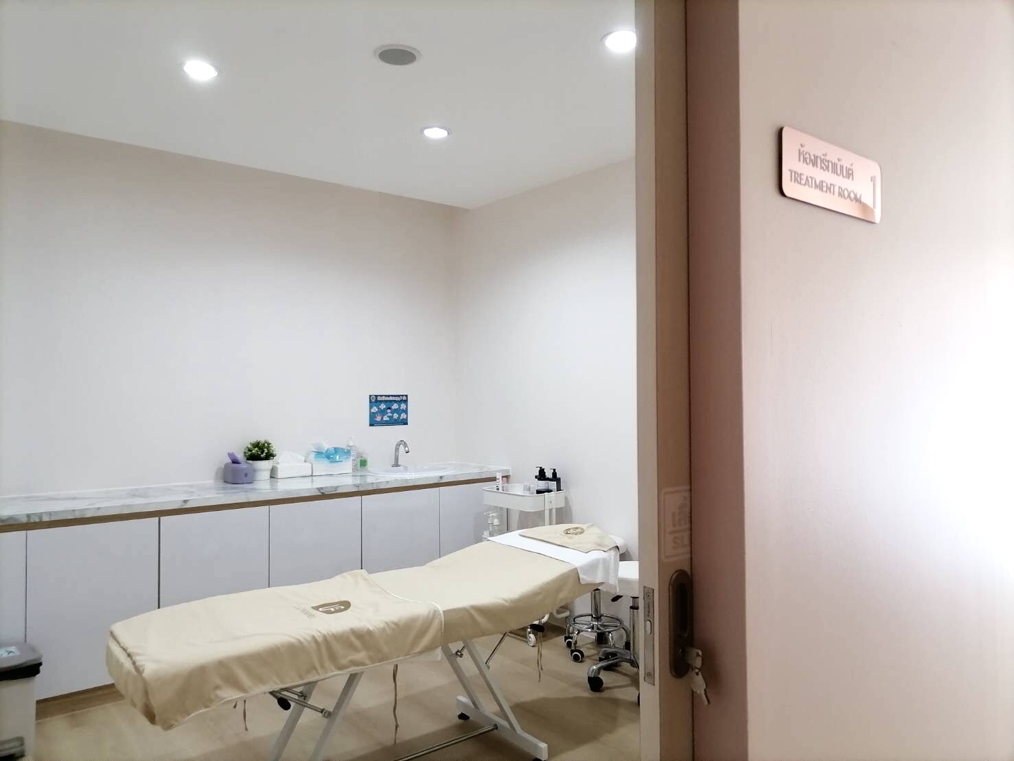 ติดตั้งระบบเสียงในคลินิค LA FEMME CLINIC สาขาเมืองทองธานี