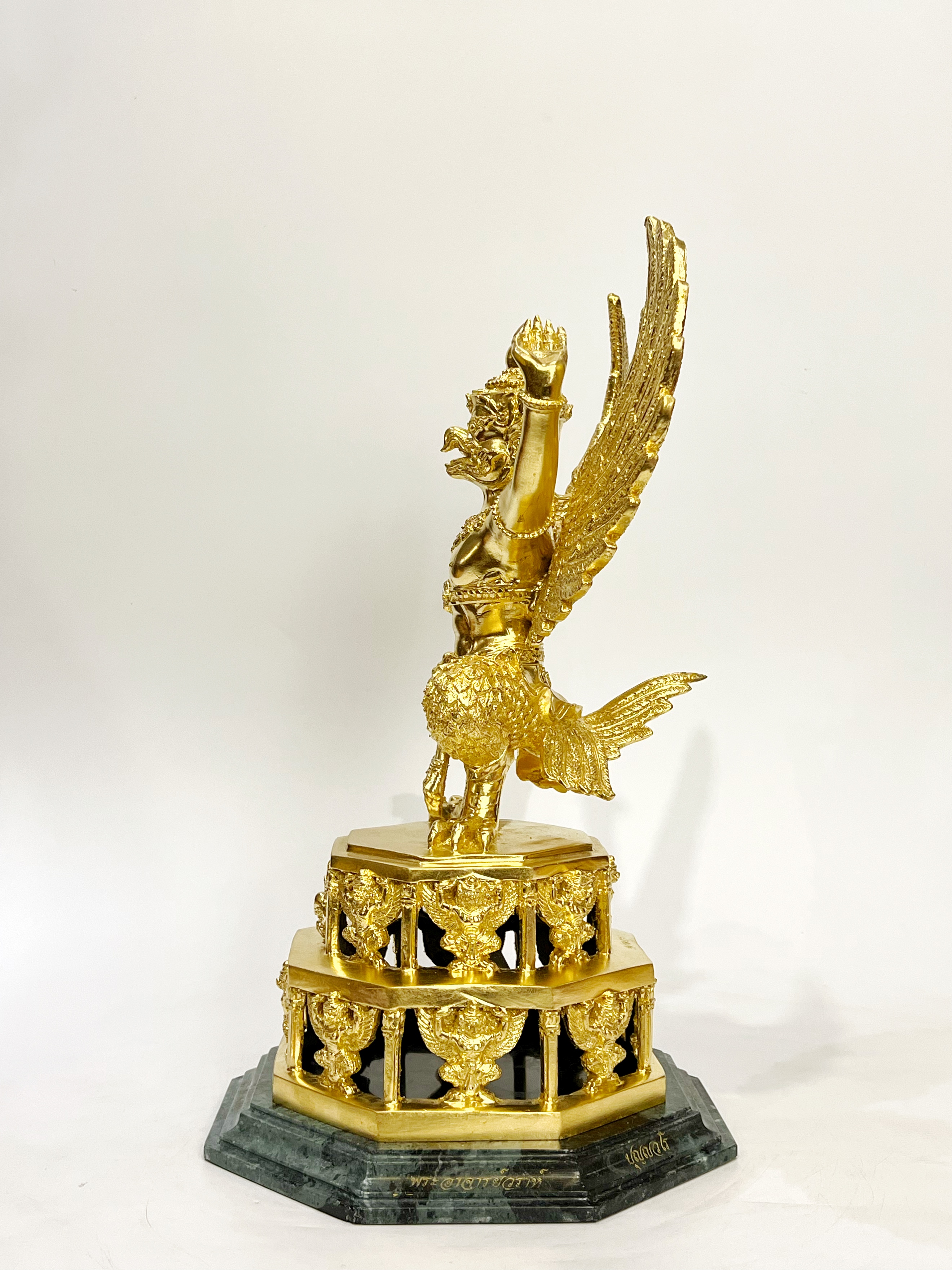 พญาครุฑ รุ่น เจริญพร (องค์บูชาพิมพ์ใหญ่)