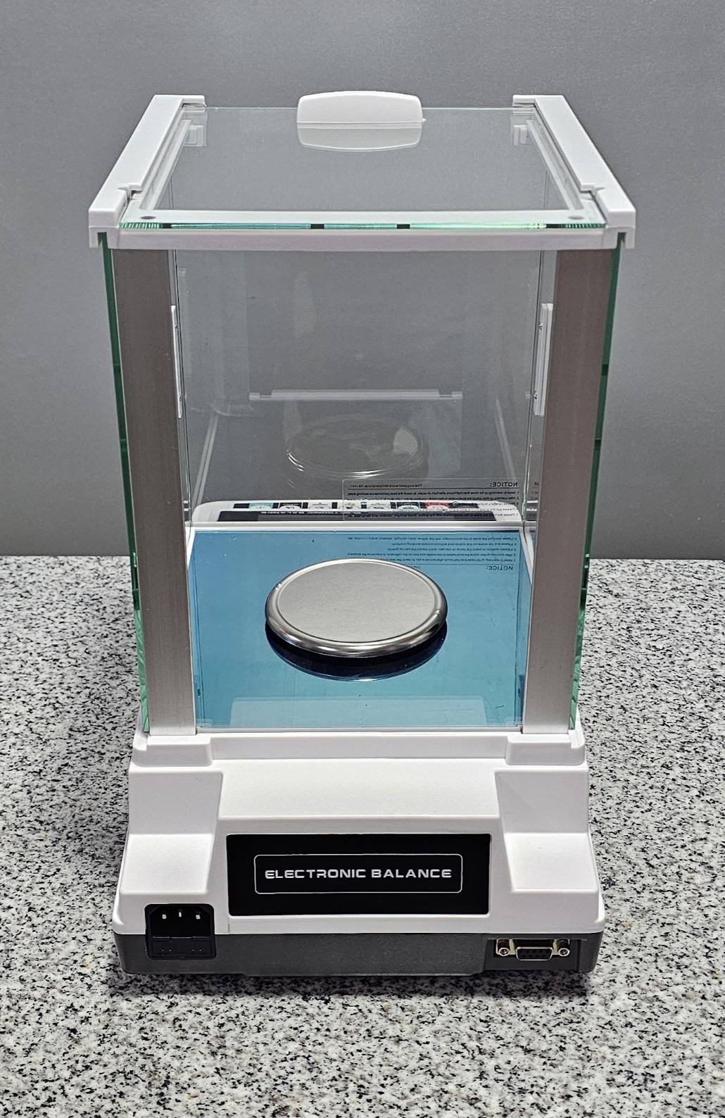 เครื่องชั่งละเอียด 220 g. ค่าละเอียด 0.0001 g.