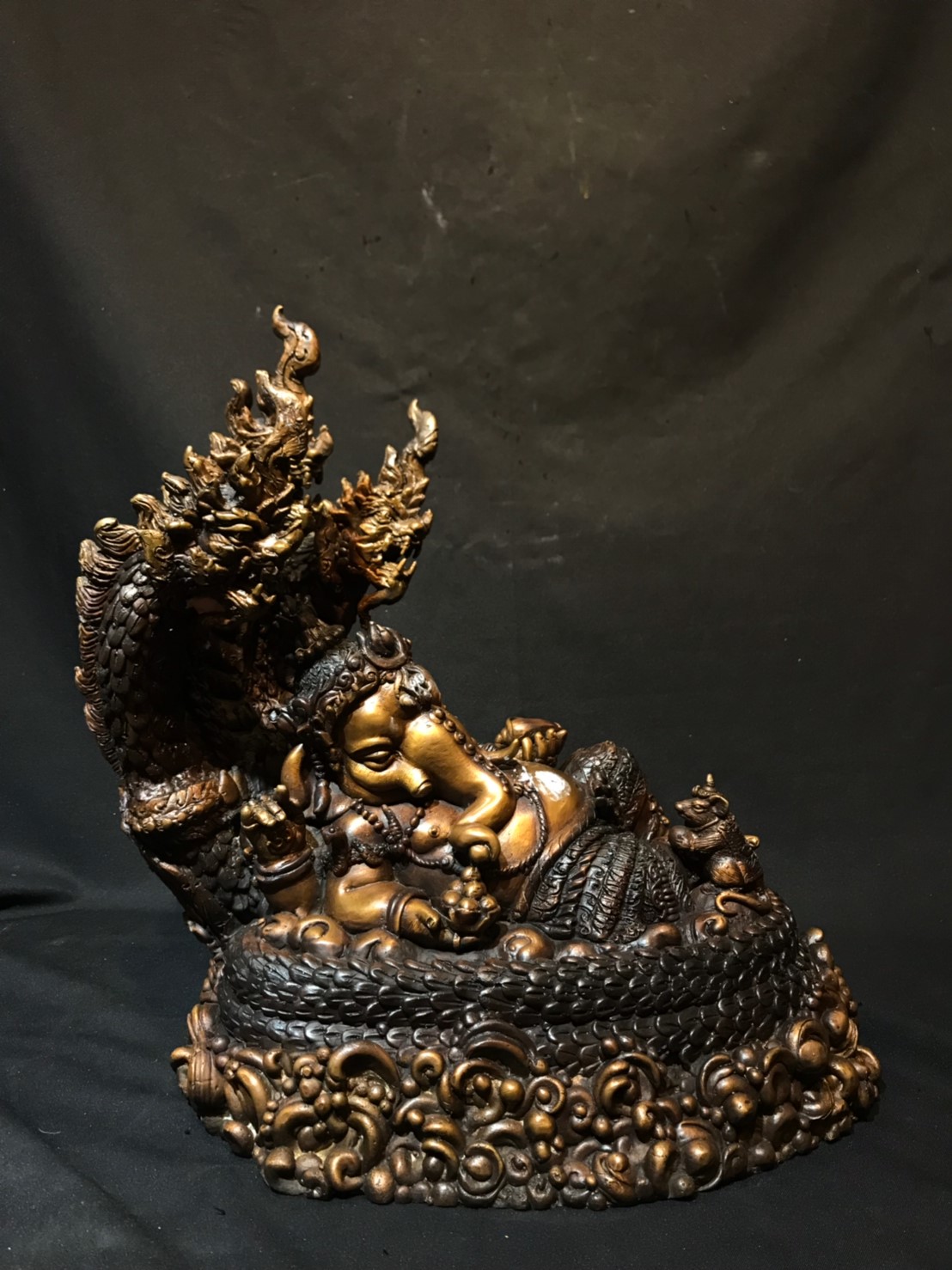 พระพิฆเนศ ปางเสวยสุข ทรงบัลลังก์พญาจันทรคุปต์นาคราช หน้าตัก 9 นิ้ว