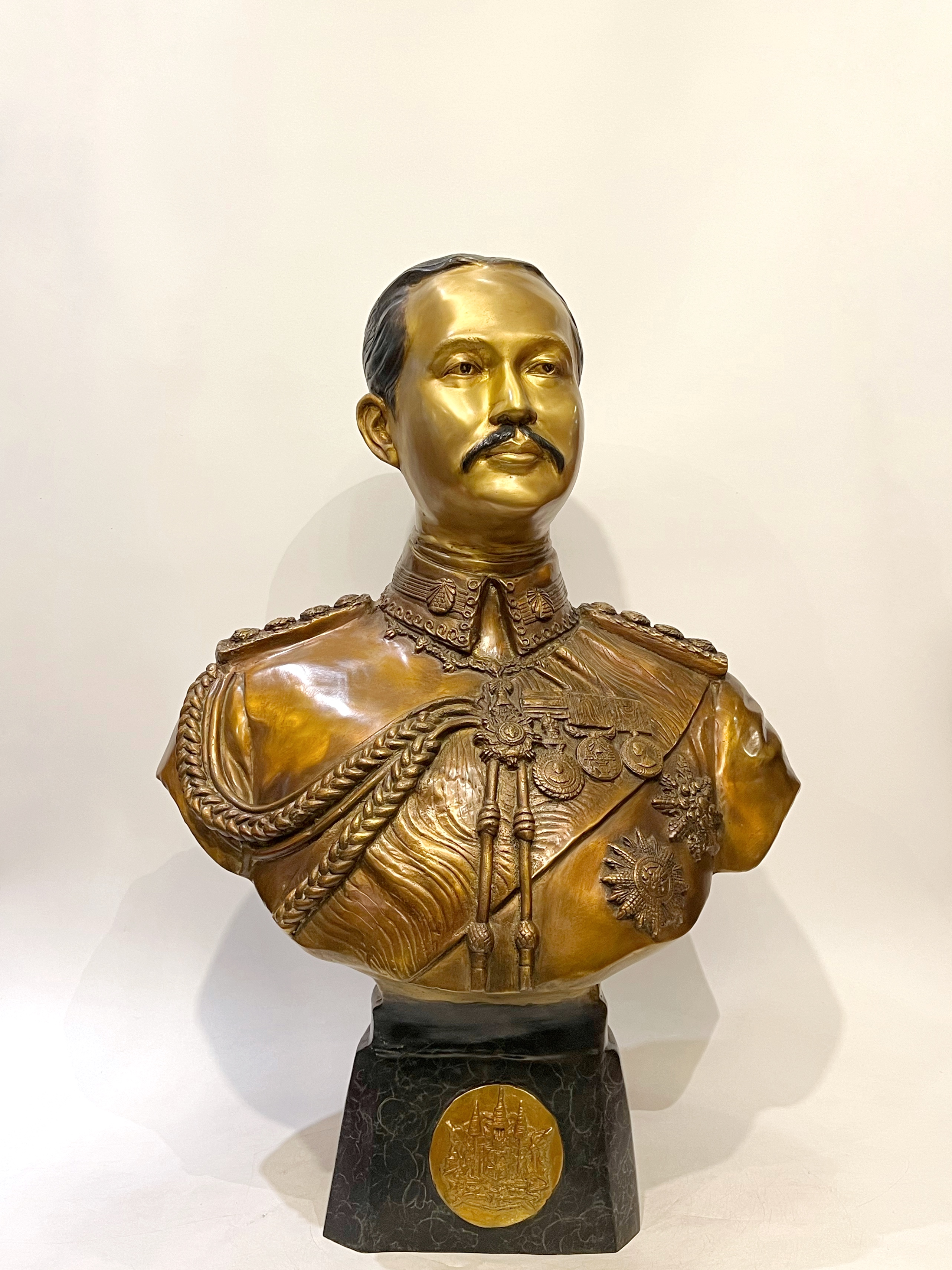 รัชกาลที่ 5 ครึ่งพระองค์ (ขนาดเท่าจริง)