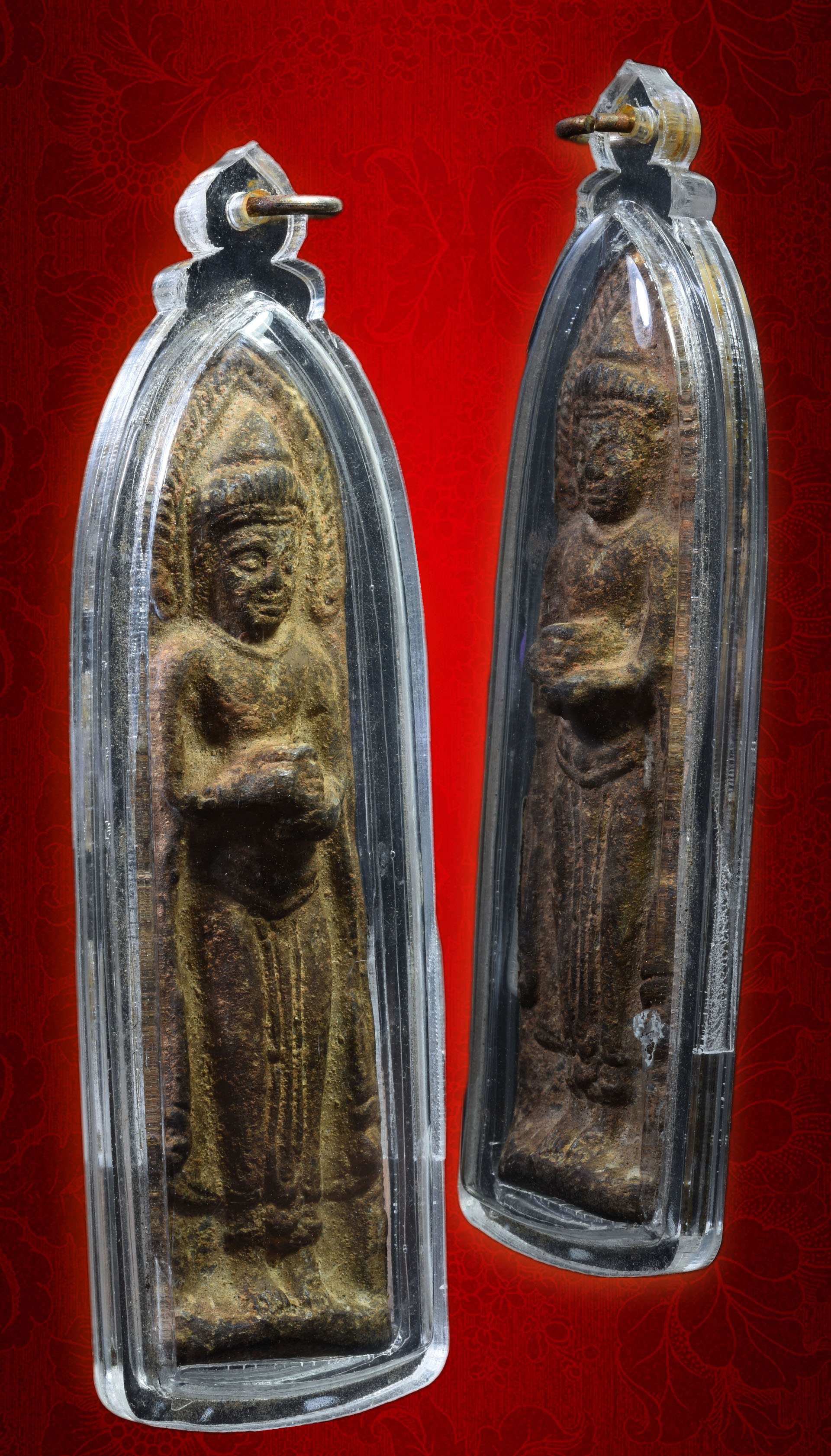 พระร่วงยืนอุ้มบาตร เนื้อชินตะกั่วสนิมแดง พร้อมเลี่ยม