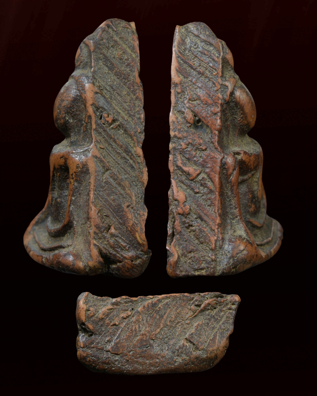 พระนางพญาพิมพ์เข่าโค้ง เนื้อดิน