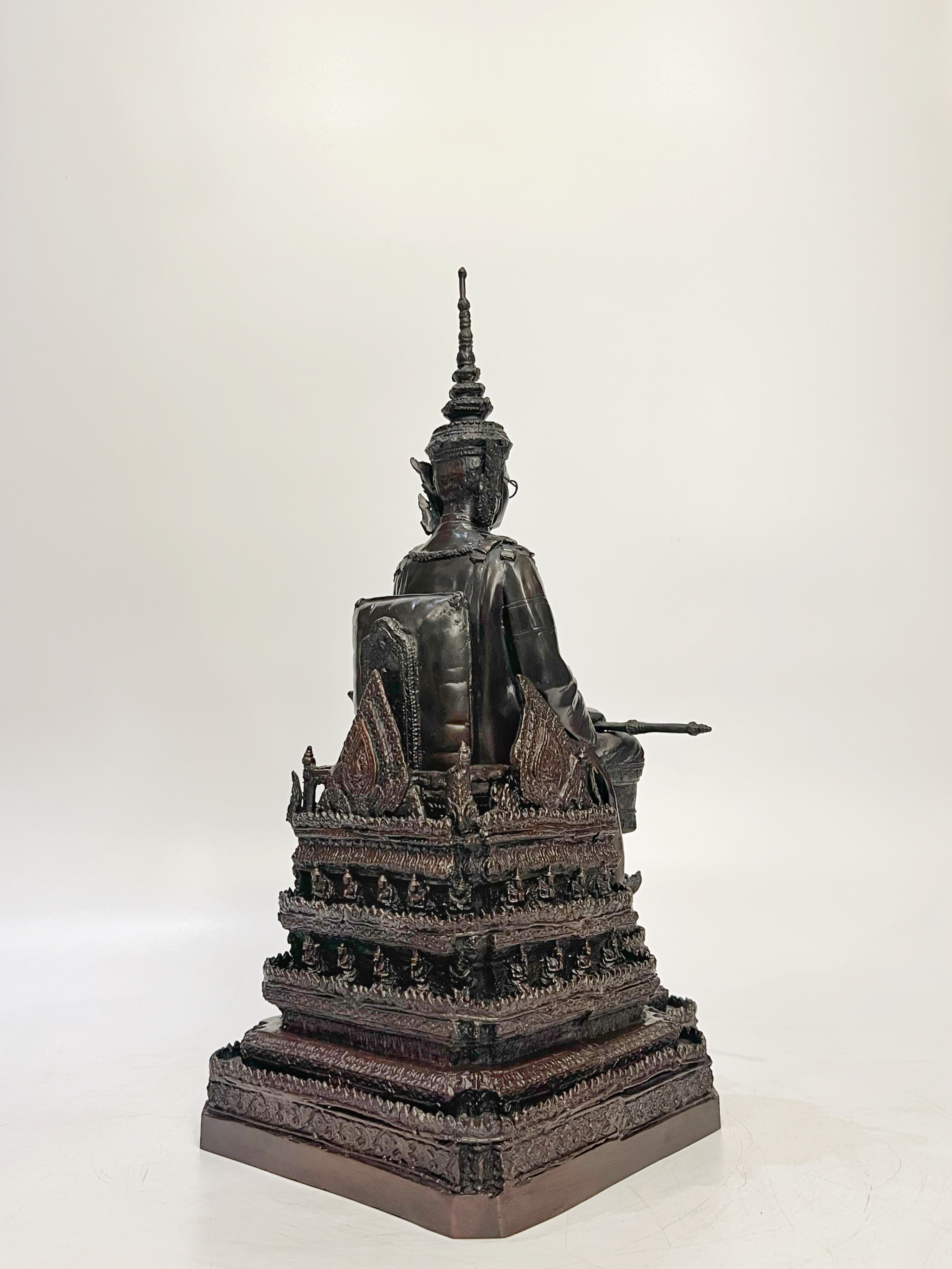 รัชกาลที่ 9 นั่งบัลลังก์ หน้าตัก 5 นิ้ว
