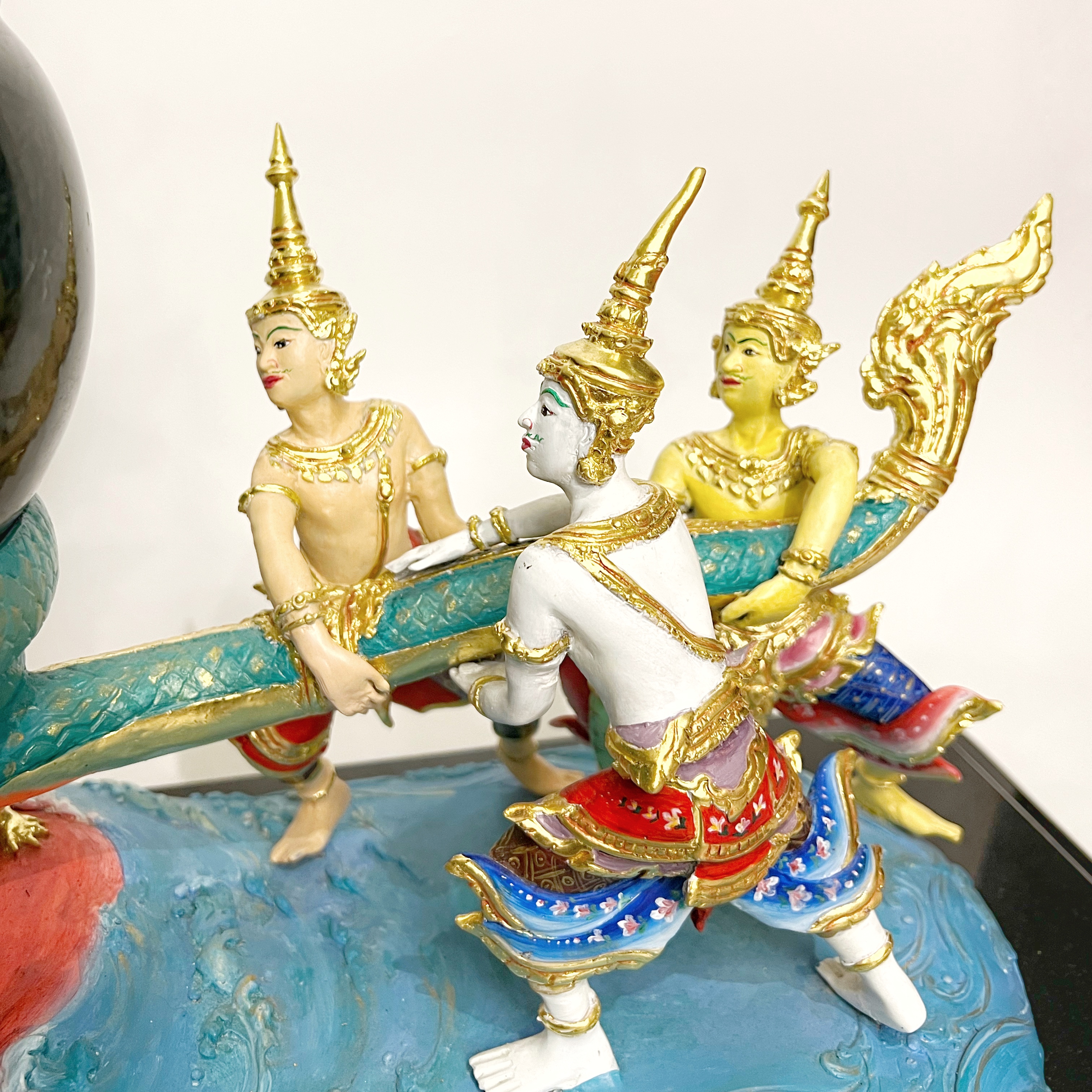 ครอบน้ำอมฤต พระนารายณ์กวนเกษียรสมุทร พร้อมฐานหินอ่อน