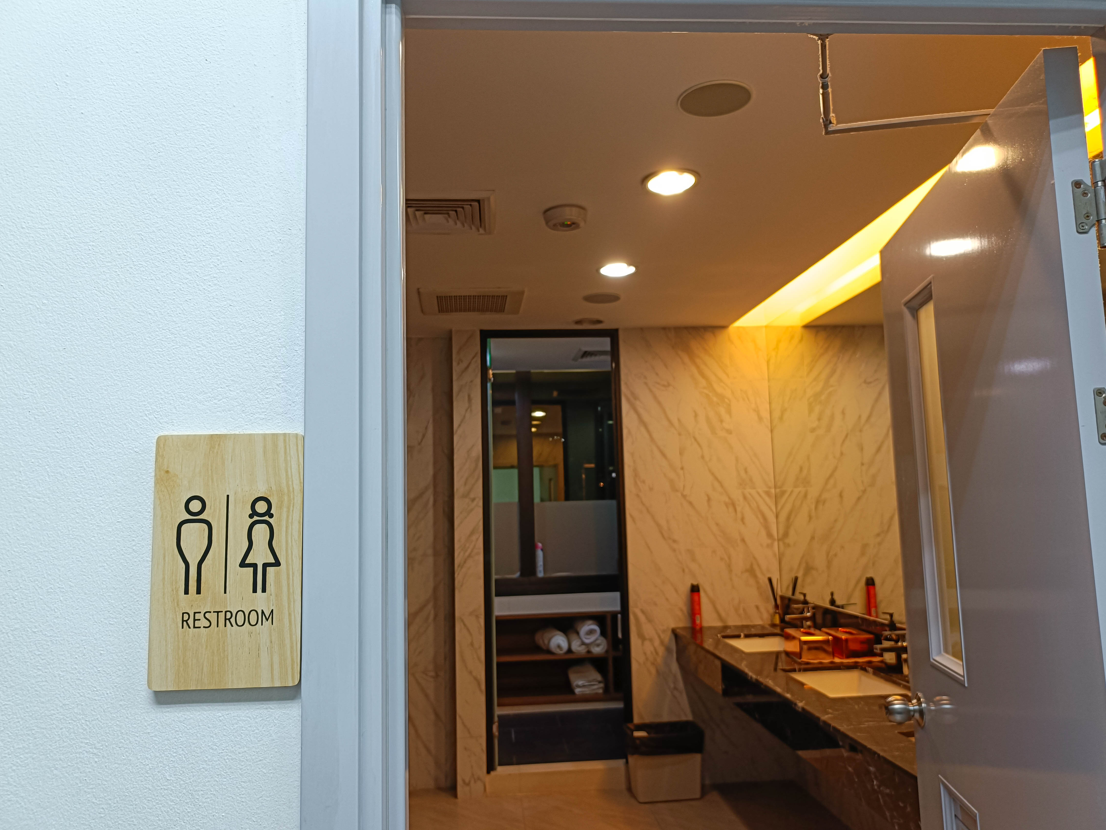 ระบบเสียงตามสายสำนักงานบริษัท MEGA CLINIC อาคารสาทร นคร ทาวเวอร์