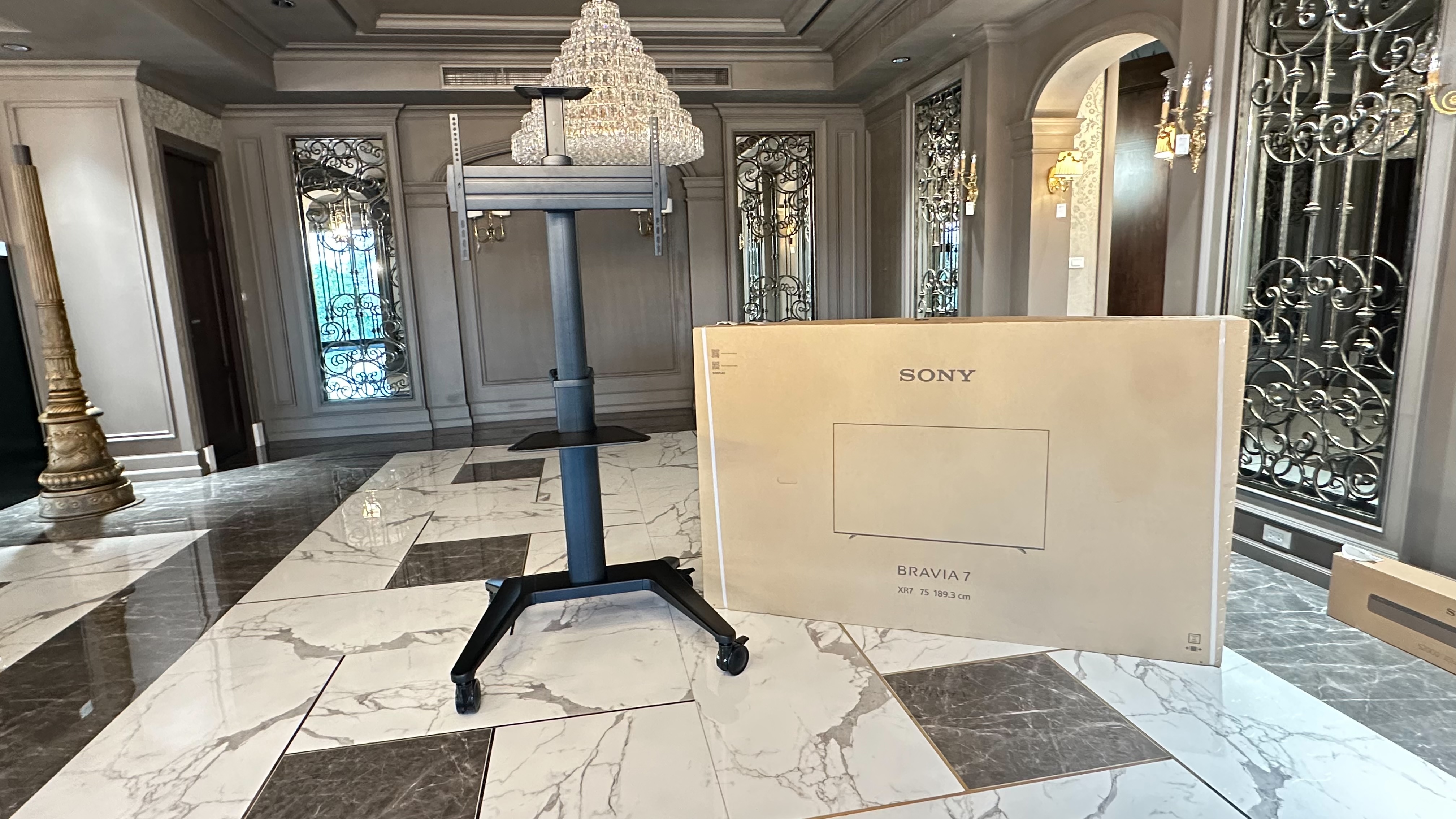 JMTVSTAND MT-F9100 ขาตั้งพื้นทีวีมีล้อเลื่อน สีดำ วัสดุอลูมิเนียม รูปทรงสวยงาม ทันสมัย รองรับทีวีขนาด 37"-75นิ้ว{รับประกัน 3 ปี }0964746498