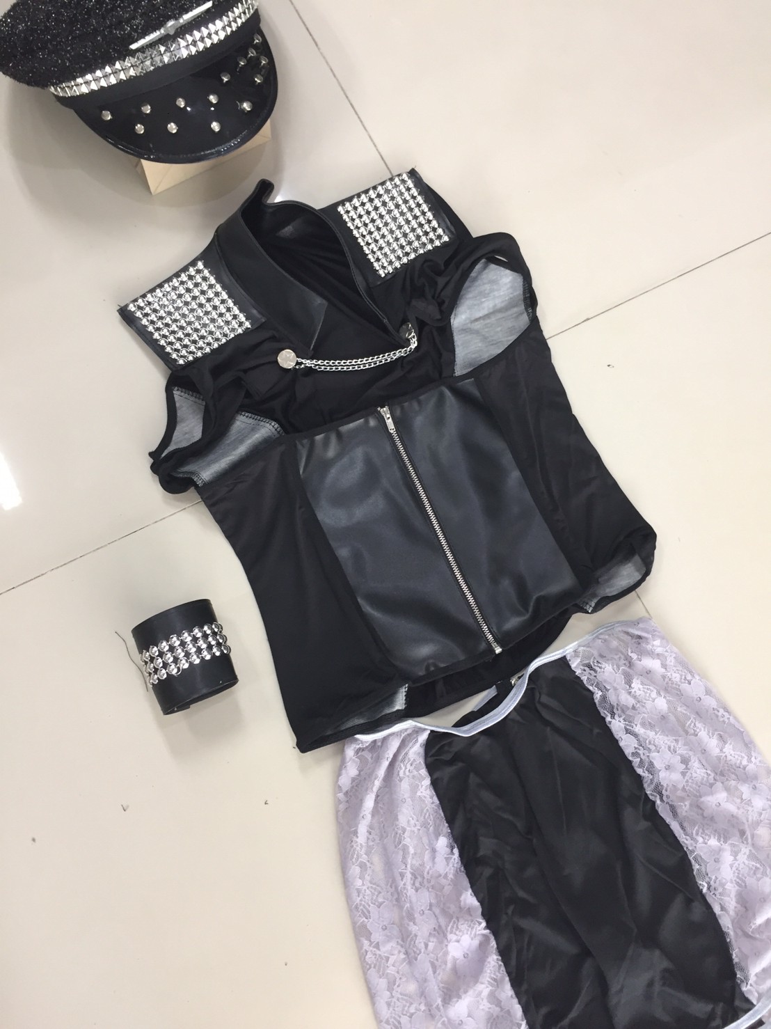 ชุดตำรวจแนวหนัง ลูกไม้เทาแต่งหมุด ชุดตำรวจเซ็กซี่ ชุดตำรวจหญิง