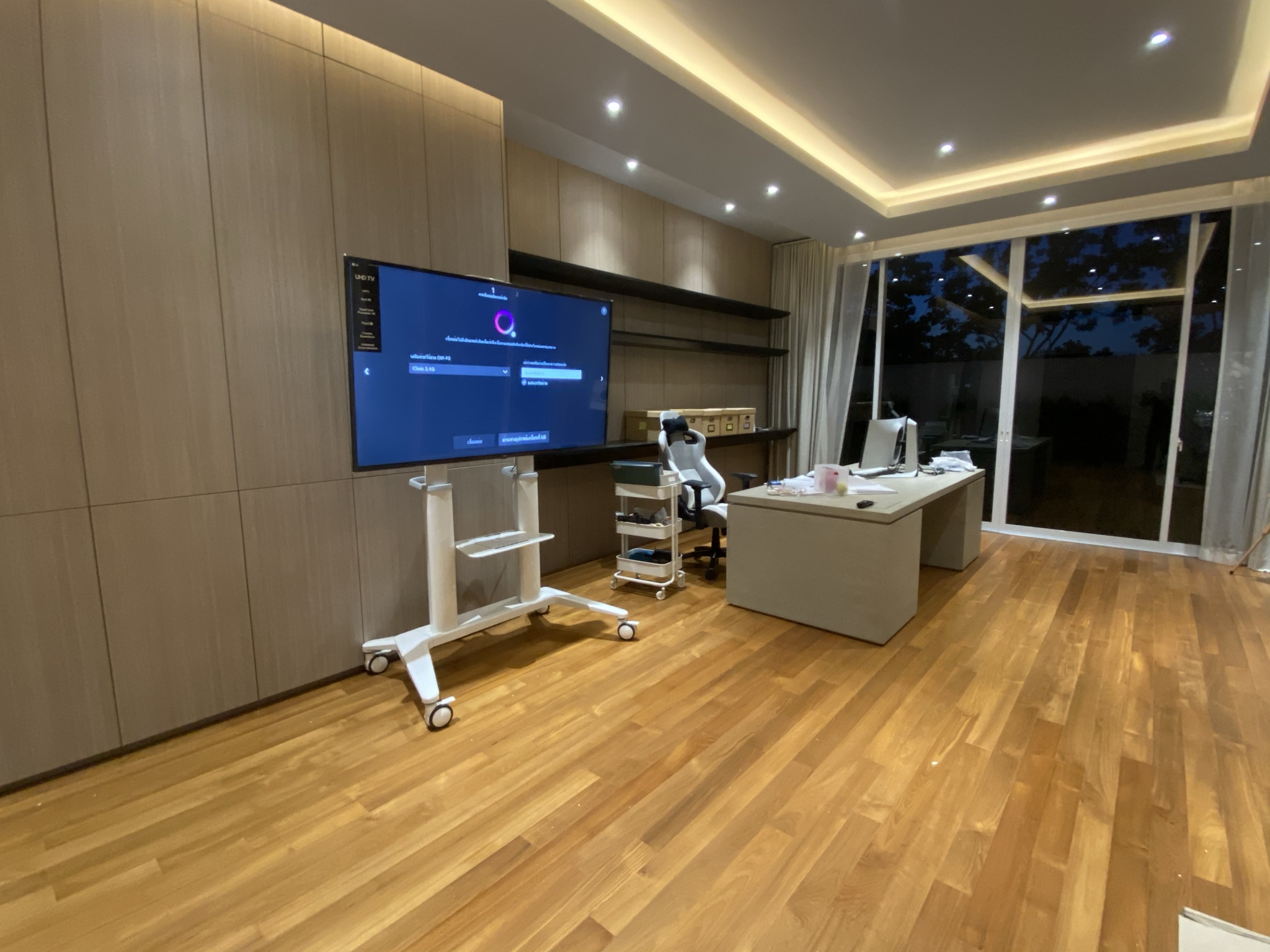 JMTVSTAND MT-F9400 ขาตั้งพื้นทีวีมีล้อเลื่อนTV Stand วัสดุ Aluminium อลูมิเนียม{สีขาว} แข็งแรง สวยหรู ทรงทันสมัย รองรับทีวี 70"-120"นิ้ว{รับประกัน 3 ปี}0964746498