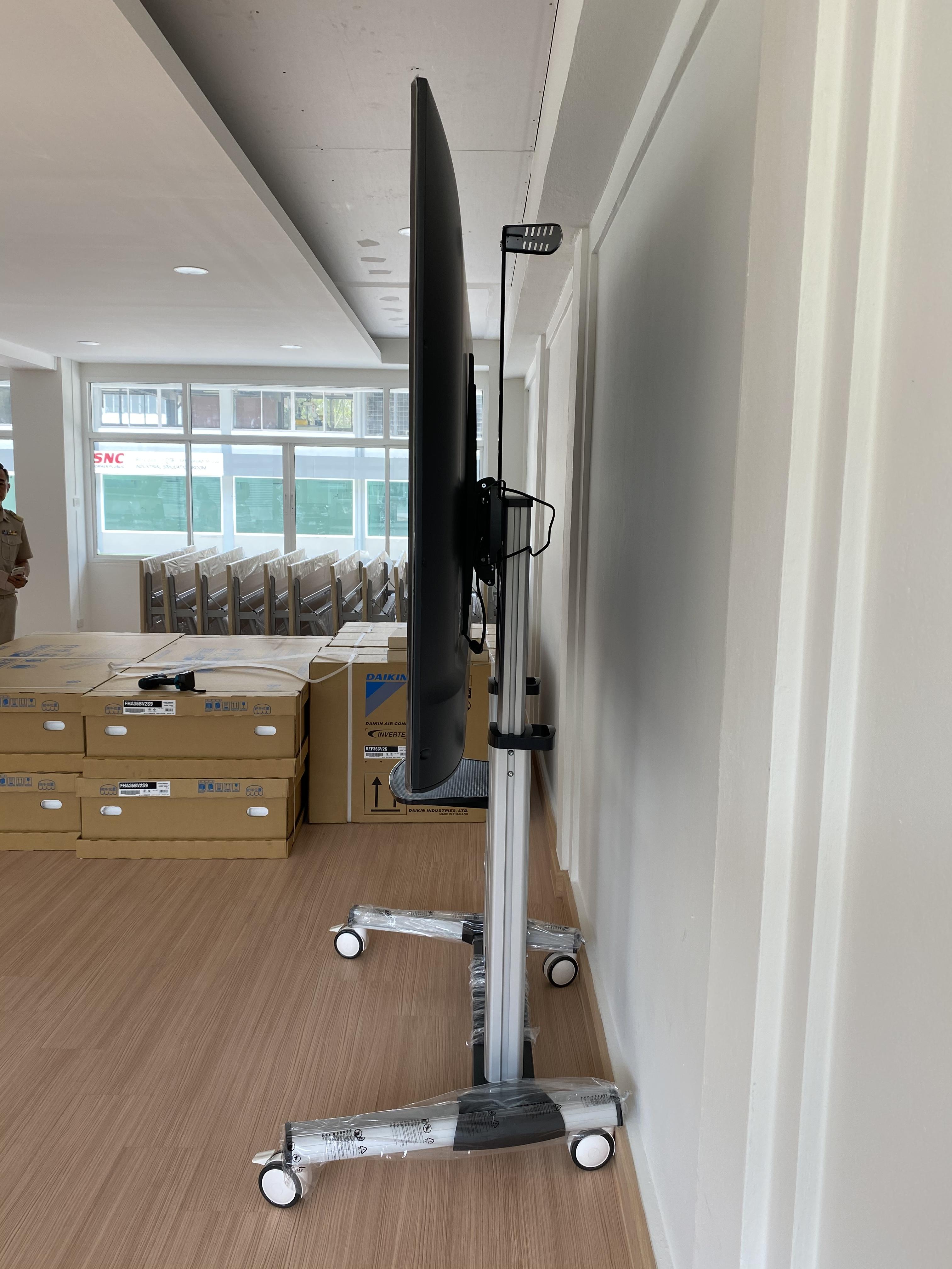 JMTVSTAND MT-F8200 ขาตั้งพื้นทีวีมีล้อเลื่อน(TV Stand) วัสดุ Aluminium อลูมิเนียม แบบล้อเลื่อนปรับสูง/ต่ำได้ 55"-98" นิ้ว{รับประกันสินค้า 3 ปี}0964746498