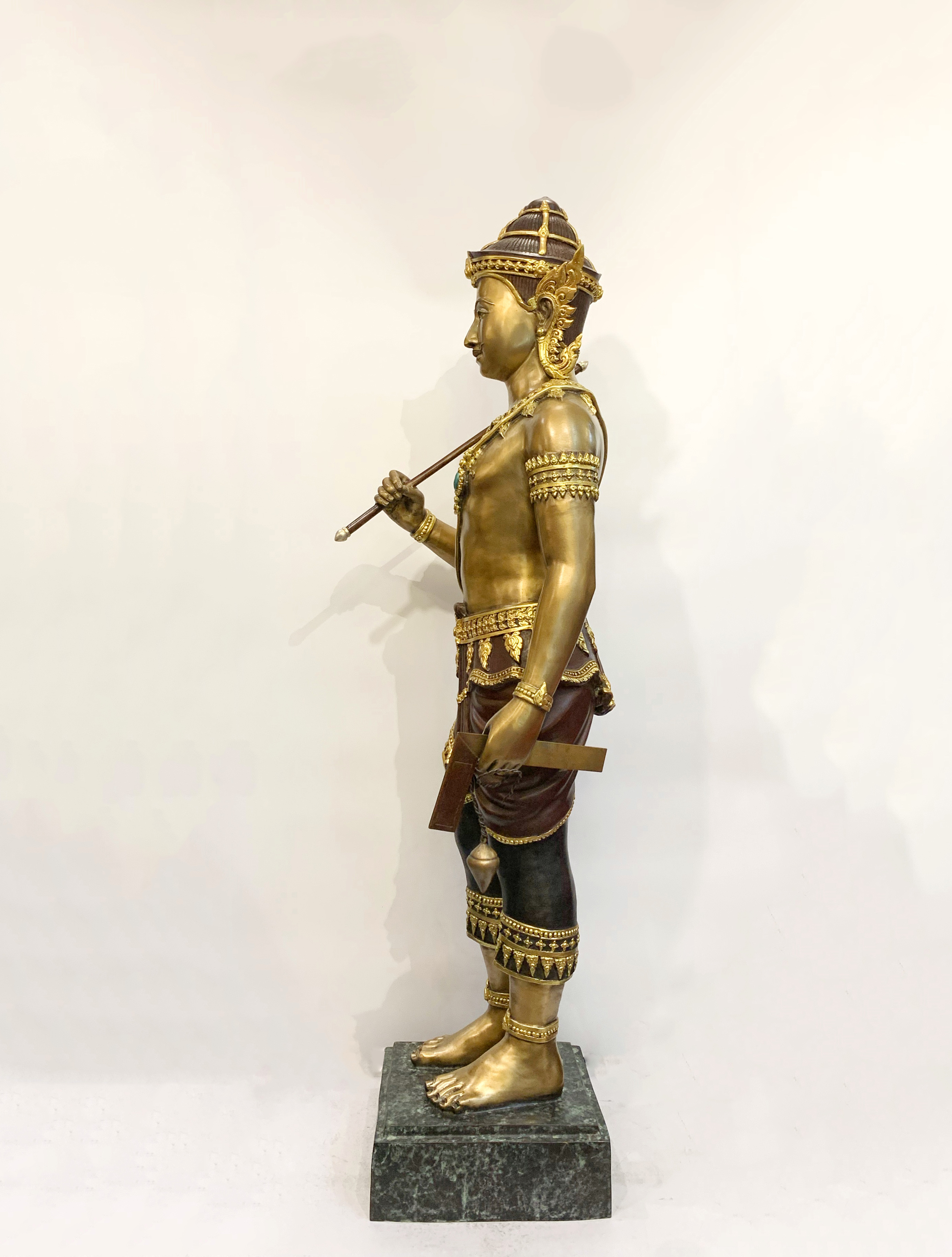 พระวิษณุกรรม หน้าตัก 16 นิ้ว (ถือผึ่งถากไม้)