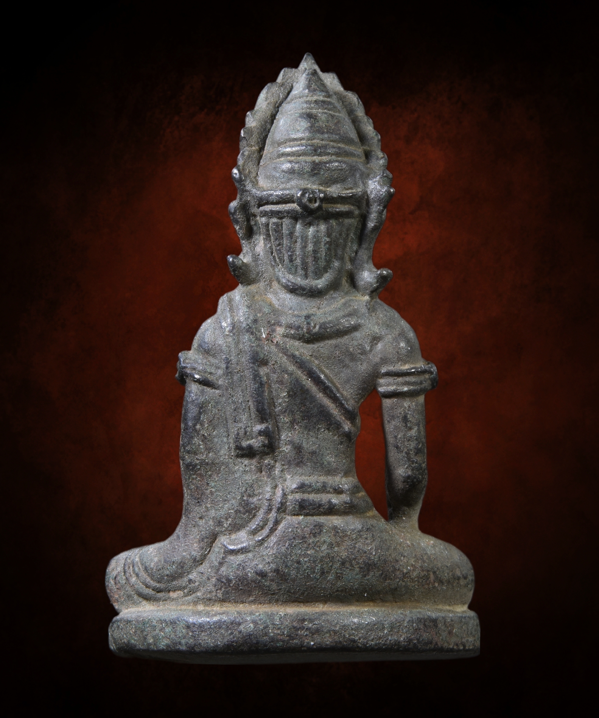 พระร่วงนั่งเทริดขนนก