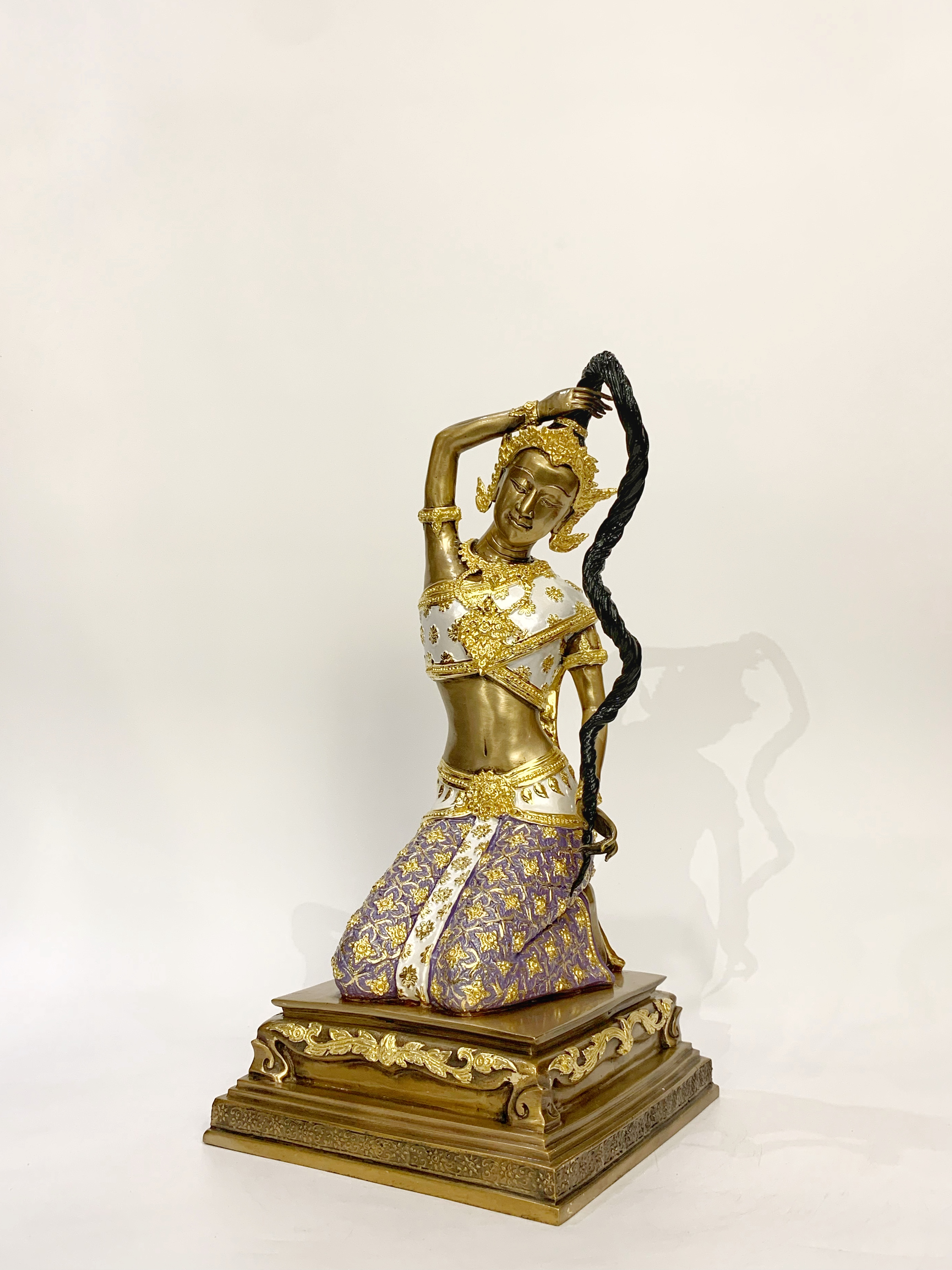 พระแม่ธรณีบีบมวยผม หน้าตัก 9 นิ้ว