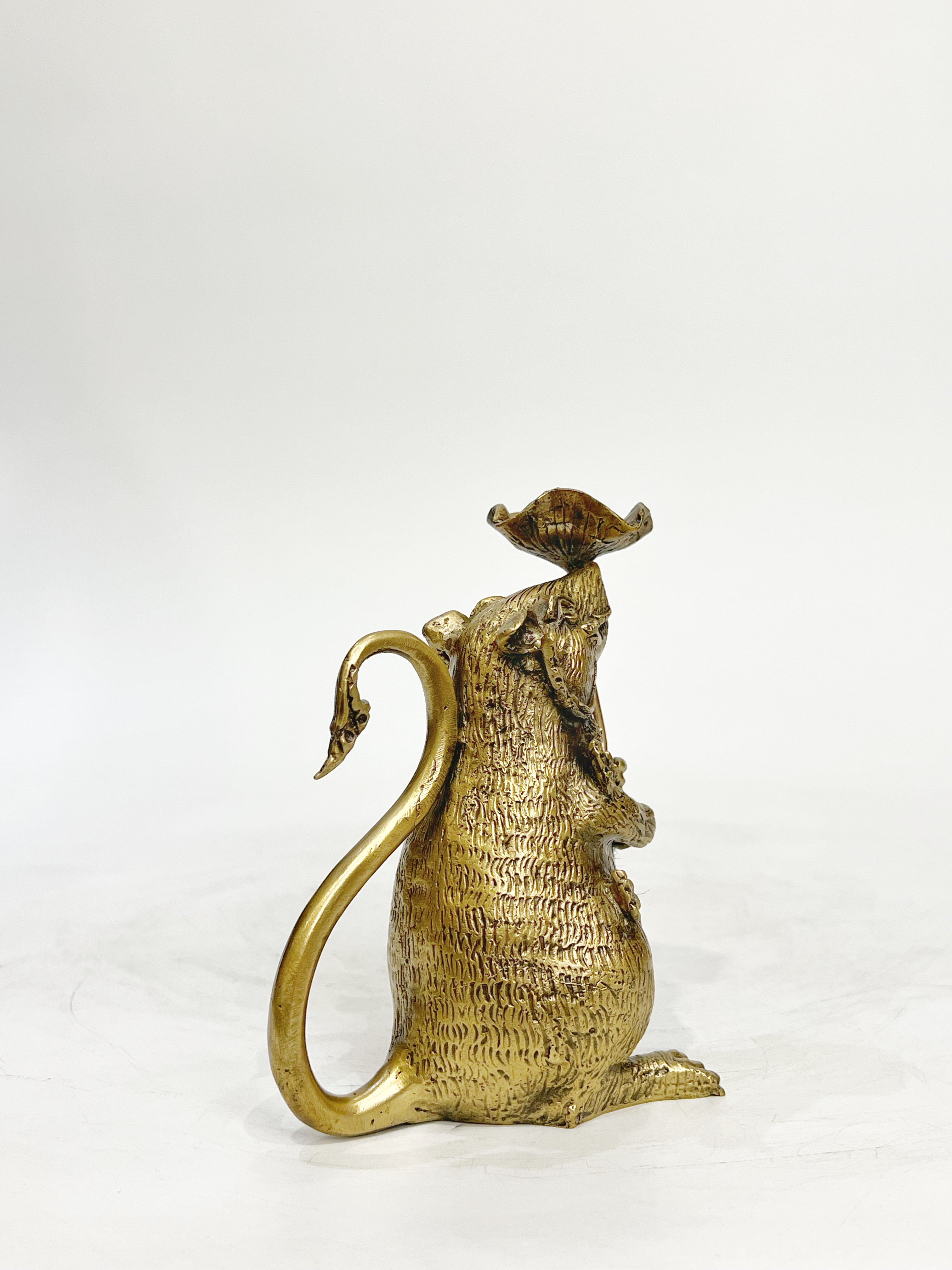 ชุด : หนูมุสิกะ (ถือขนม 2+วางกำยาน 1)