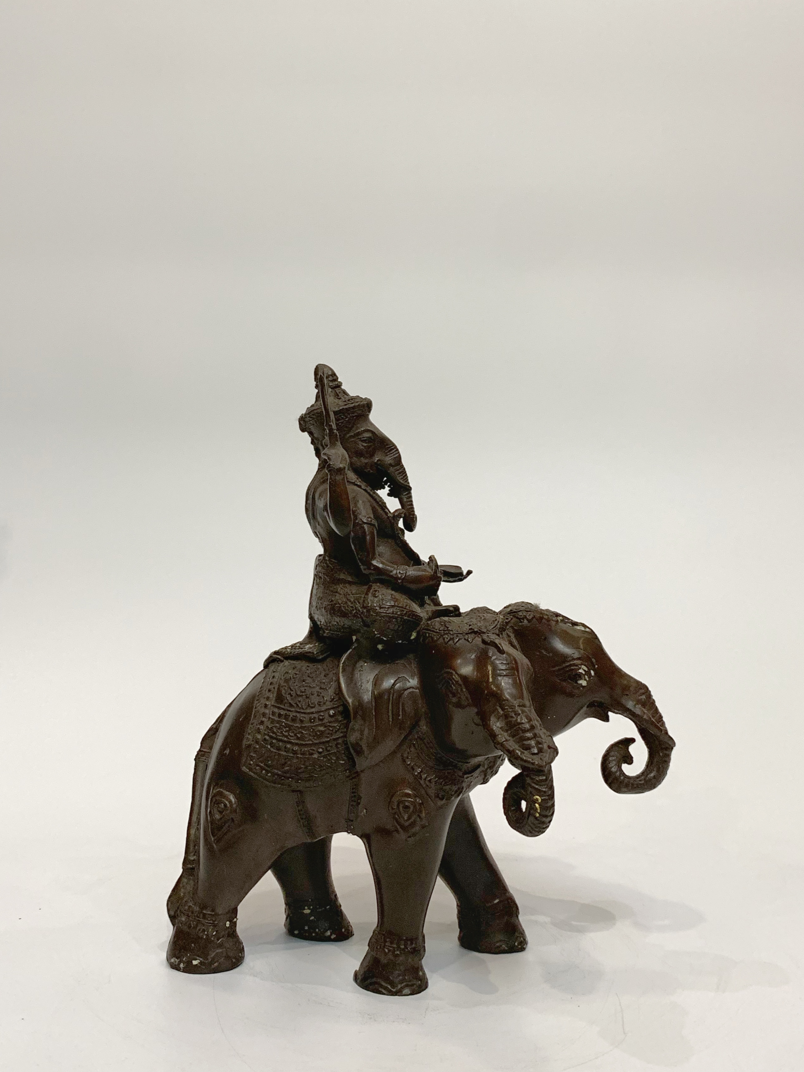 พระพิฆเนศทรงช้างเอราวัณ (ช้างสามเศียร)