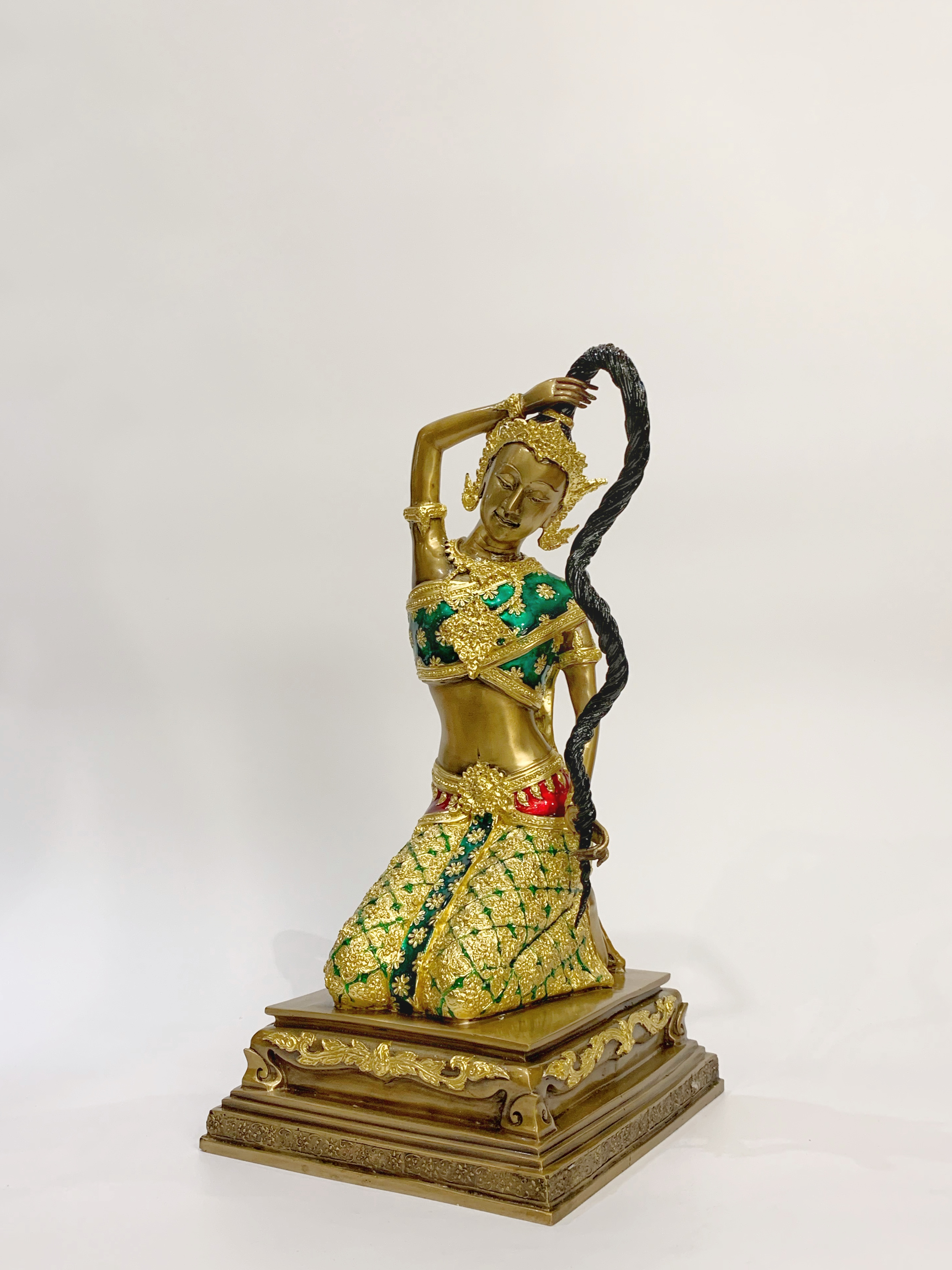 พระแม่ธรณีบีบมวยผม หน้าตัก 9 นิ้ว