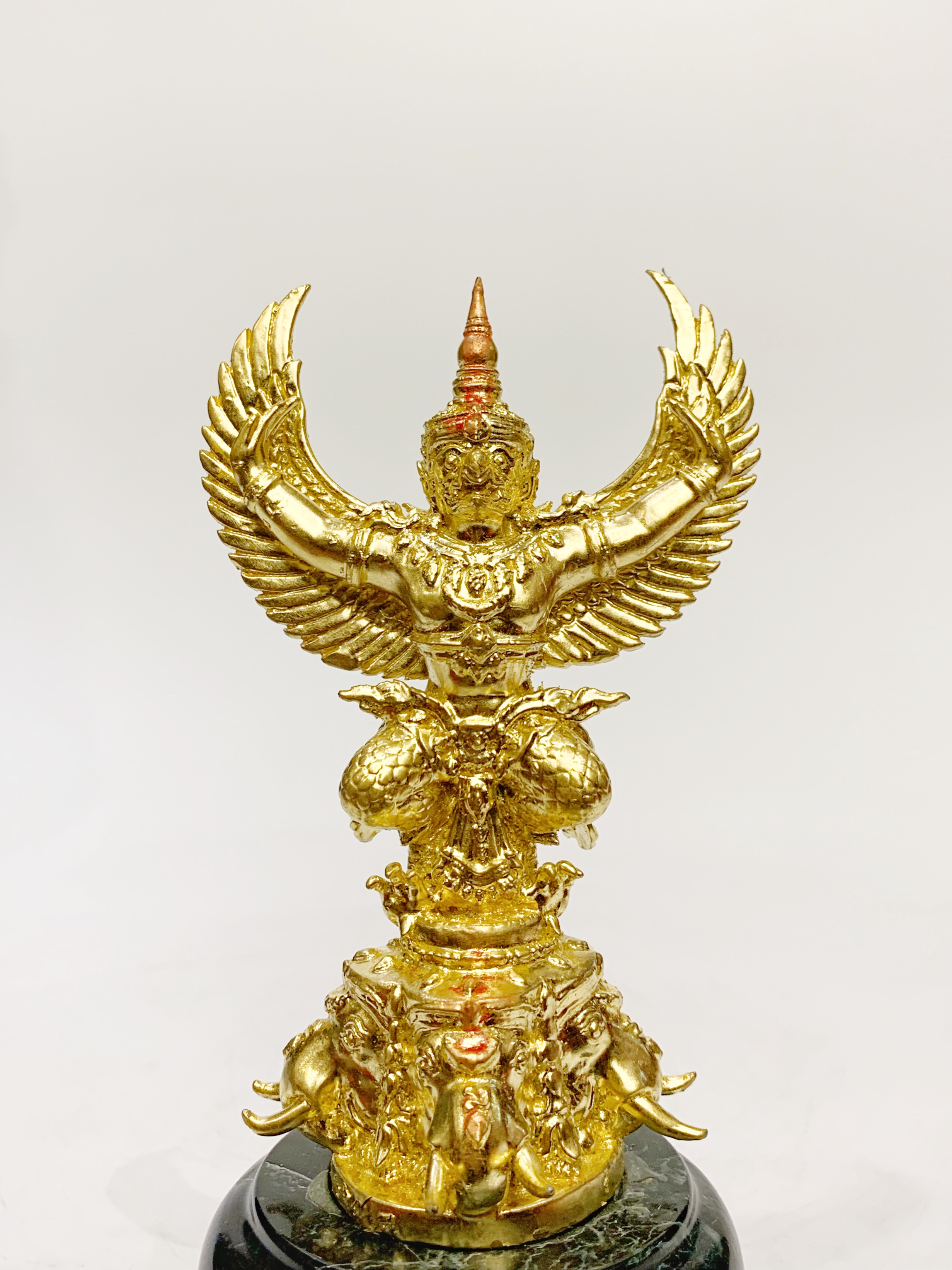 พญาครุฑ องค์บูชา รุ่น มหาเศรษฐี สูง 8 นิ้ว (ขนาดกลาง) พร้อมฐานมะค่า
