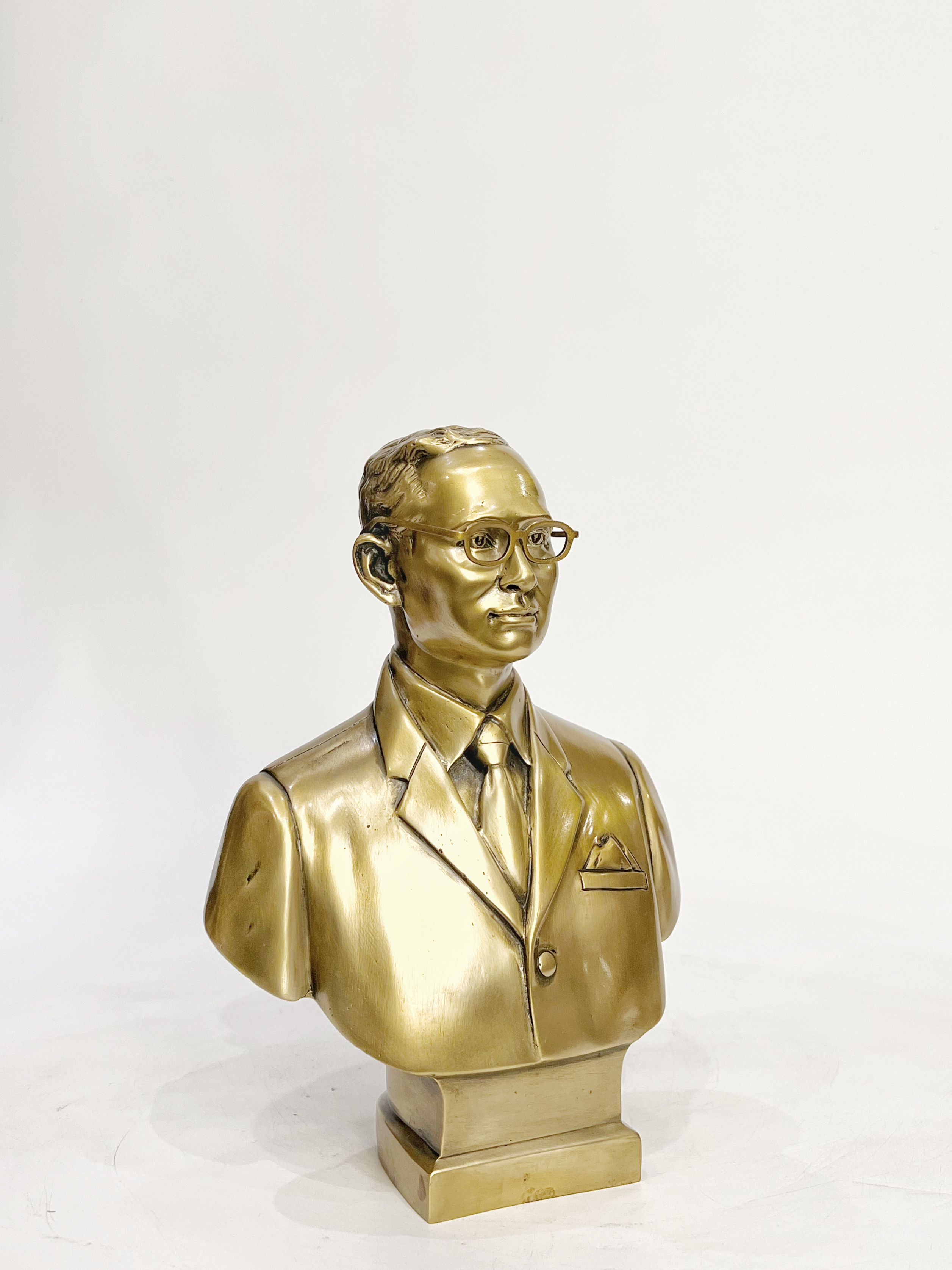 รัชกาลที่ 9 ครึ่งพระองค์