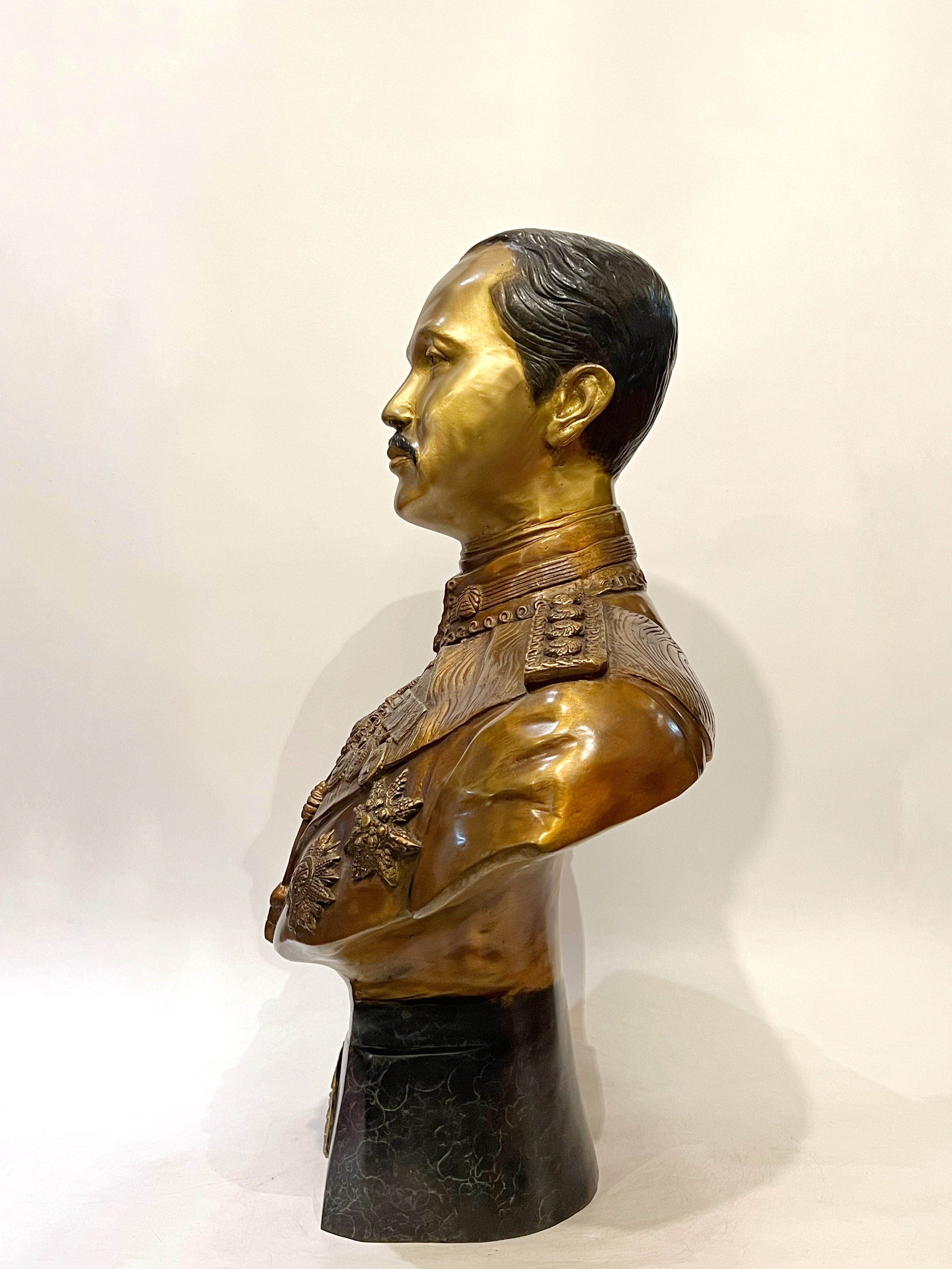 รัชกาลที่ 5 ครึ่งพระองค์ (ขนาดเท่าจริง)