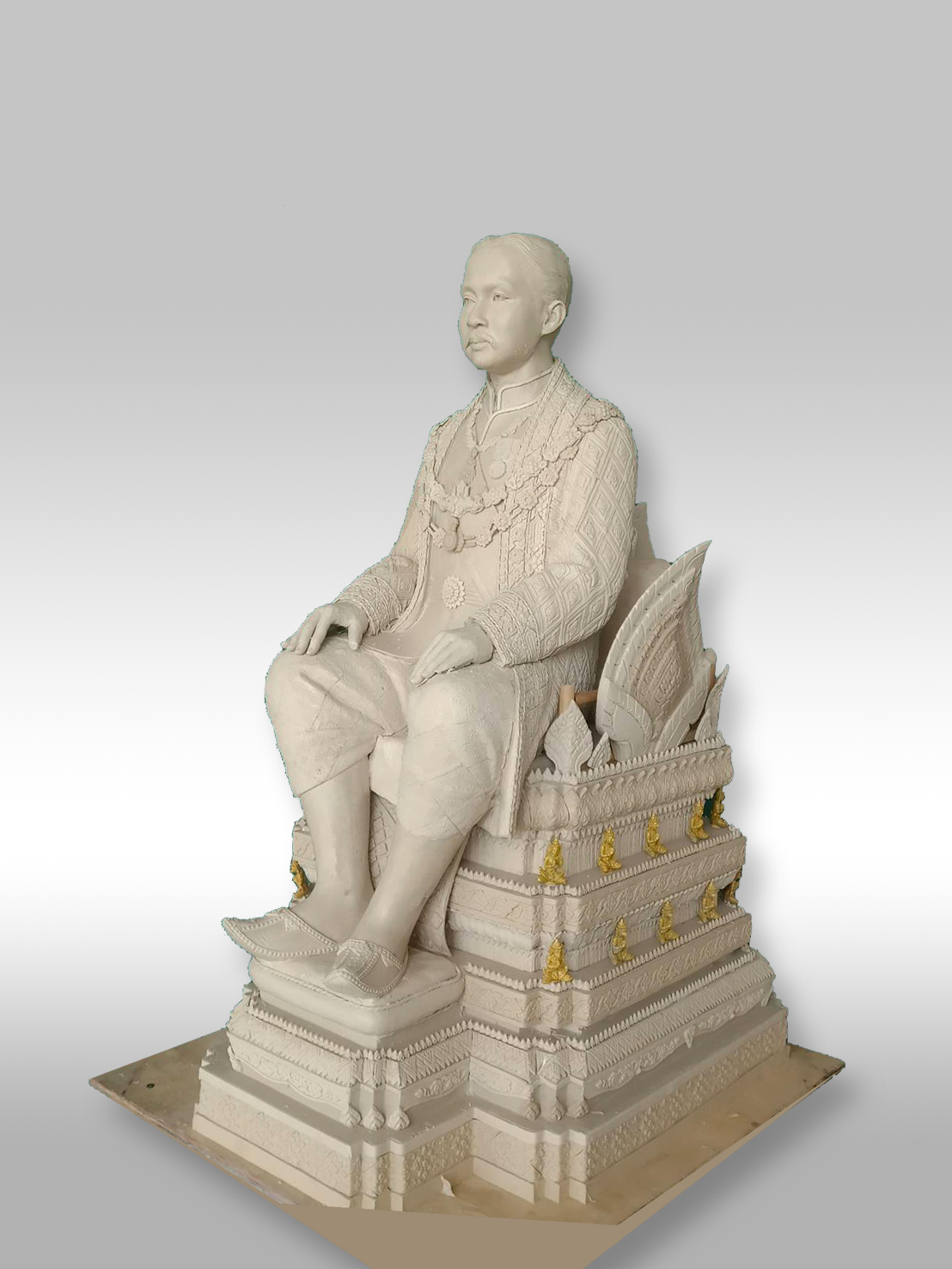 รัชกาลที่ 5 นั่งบัลลังก์ หน้าตัก 20 นิ้ว