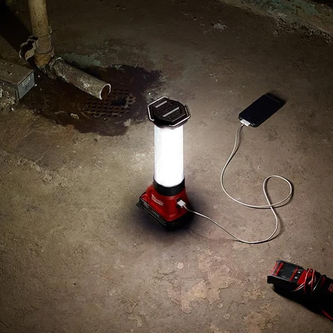 MILWAUKEE รุ่น M18 LL-0 ไฟตะเกียงพร้อมที่ชาร์จ USB แรงดัน 18 โวลท์ เครื่องเปล่า