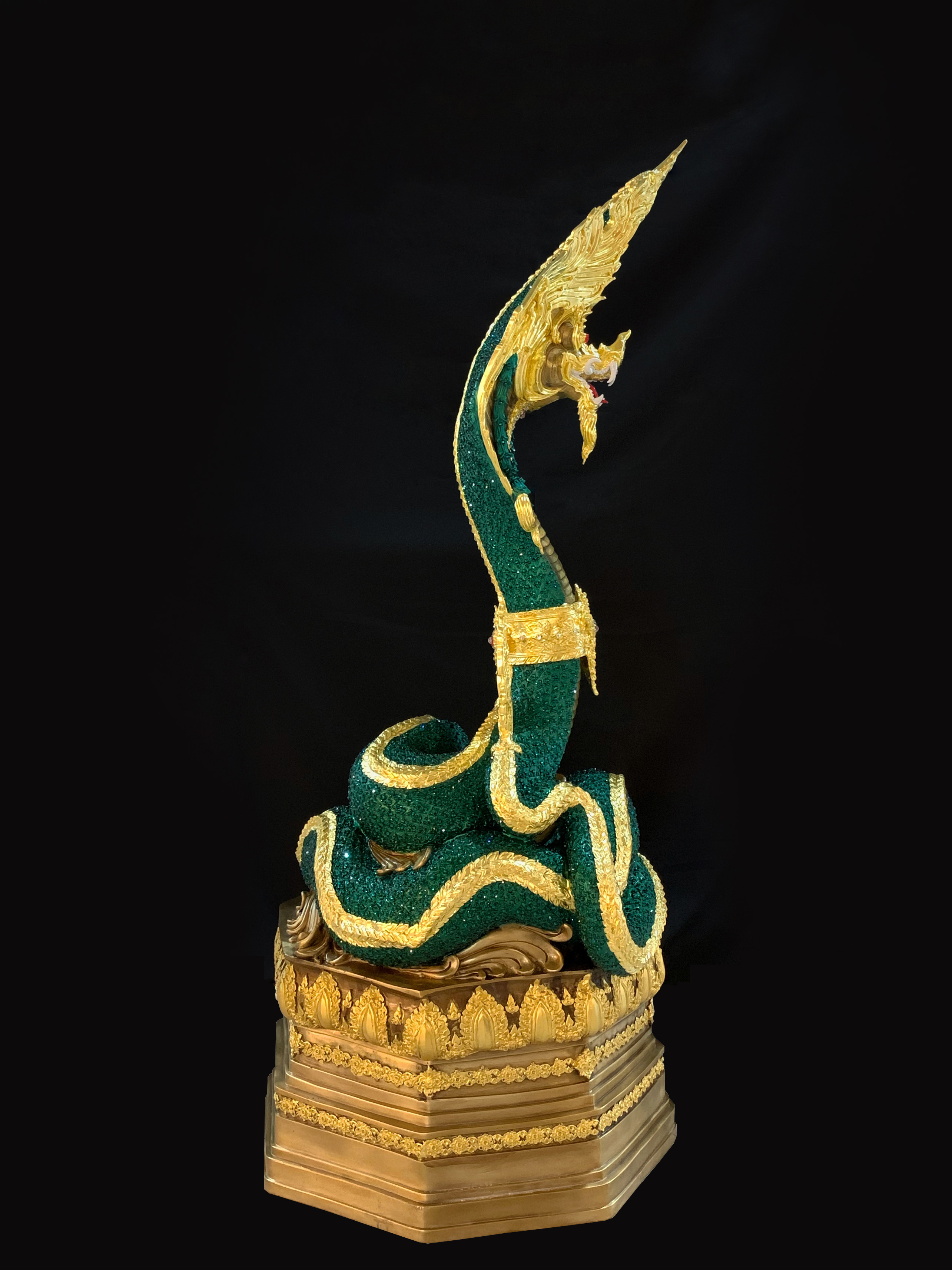 พญานาค สูง 159 cm.