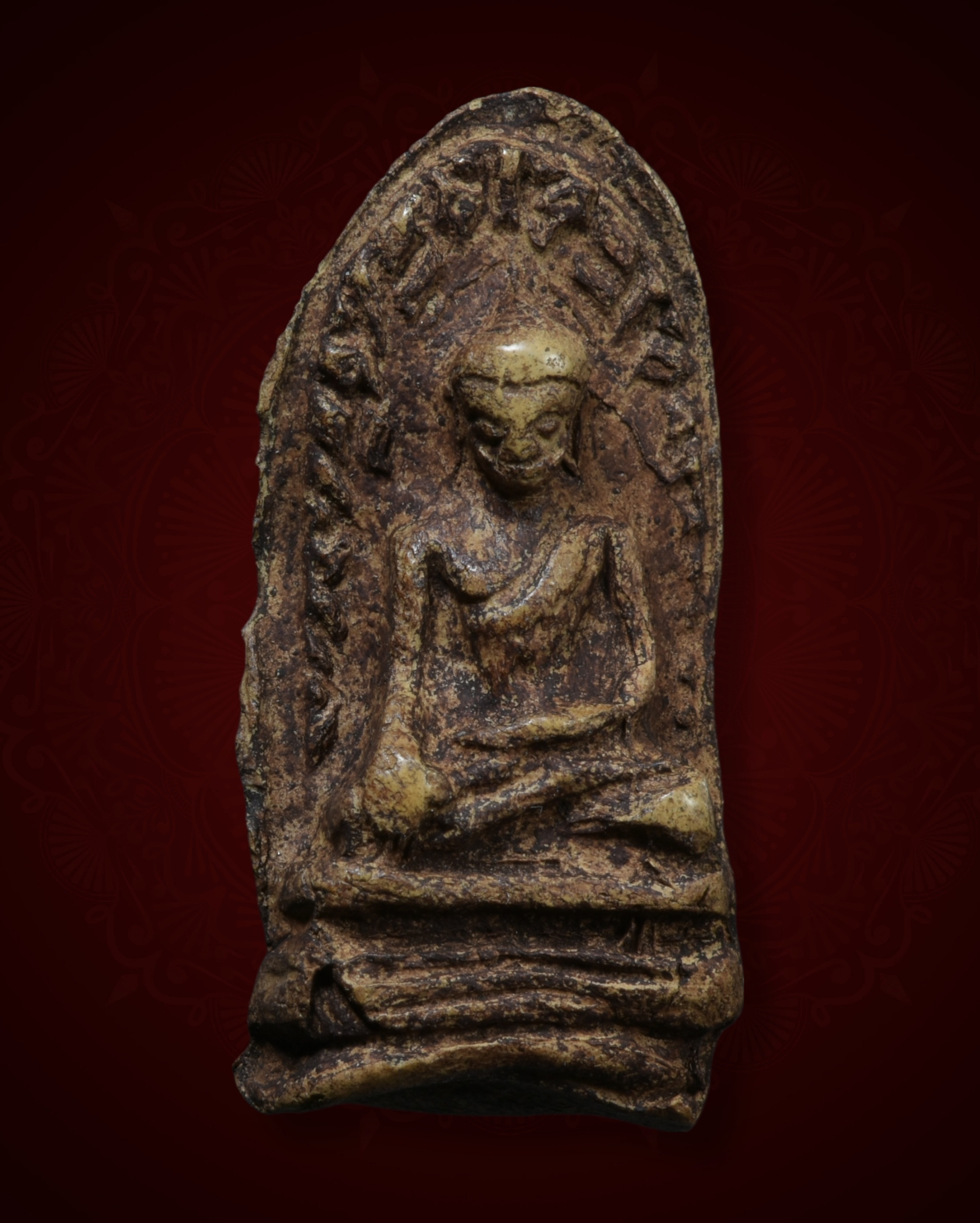 พระรอด พิมพ์ใหญ่ เนื้อดิน