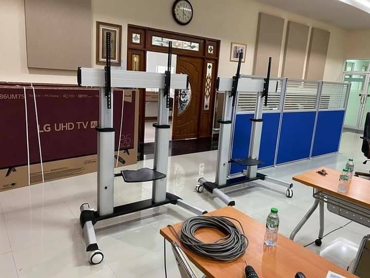 JMTVSTAND MT-F8200 ขาตั้งพื้นทีวีมีล้อเลื่อน(TV Stand) วัสดุ Aluminium อลูมิเนียม แบบล้อเลื่อนปรับสูง/ต่ำได้ 55"-98" นิ้ว{รับประกันสินค้า 3 ปี}0964746498