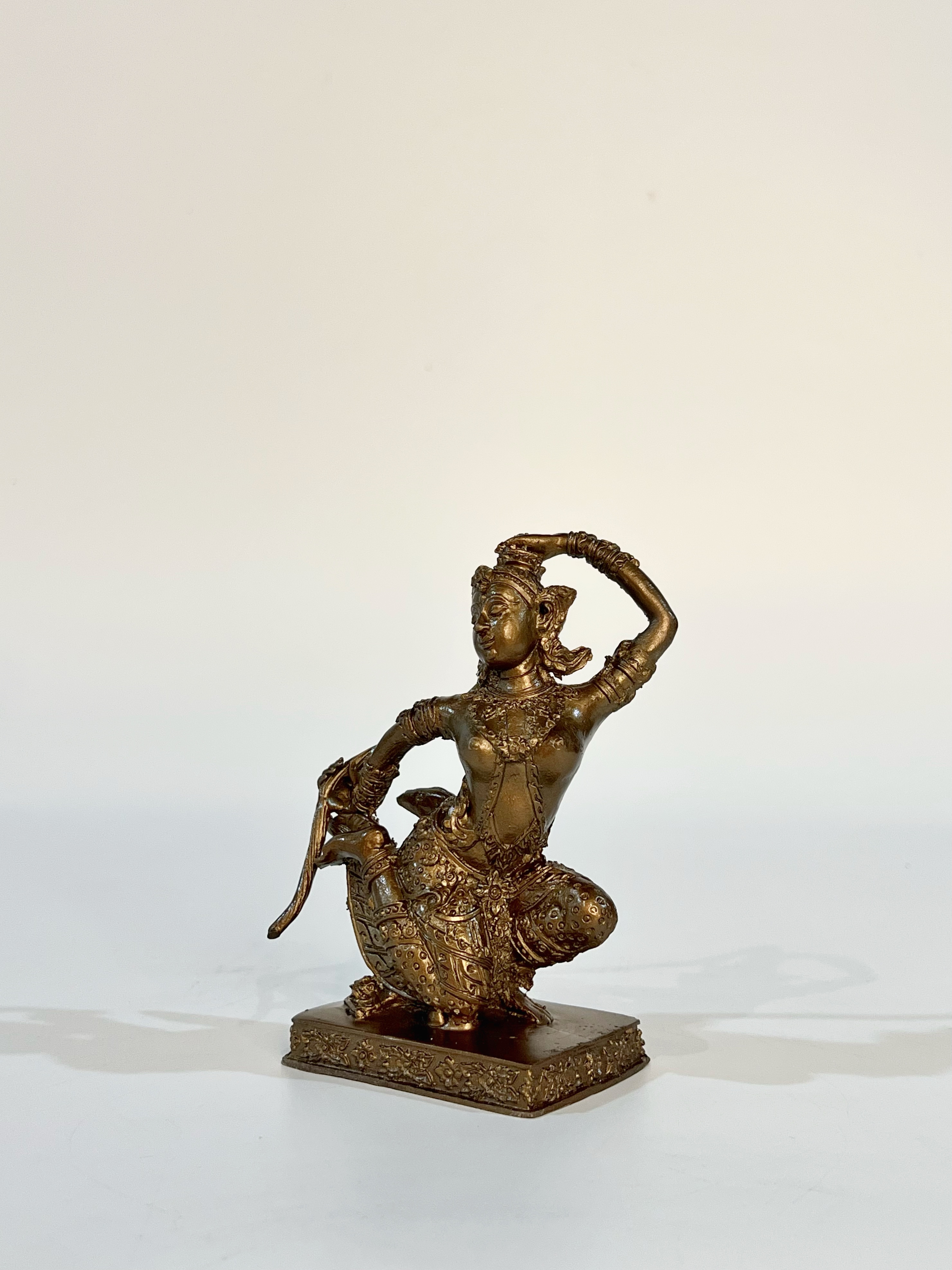 พระแม่ธรณีบีบมวยผม สูง 5 นิ้ว