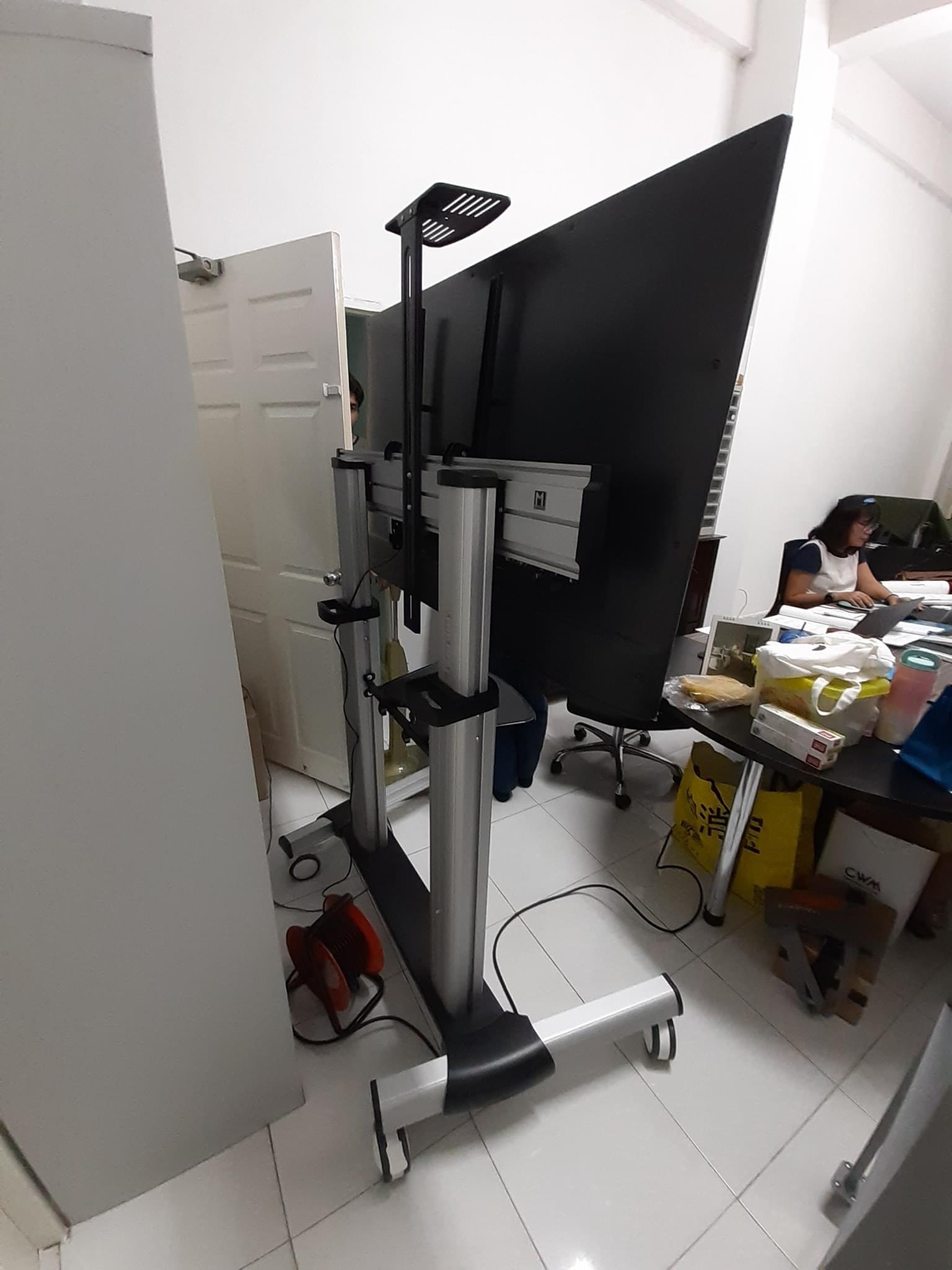 JMTVSTAND MT-F8200 ขาตั้งพื้นทีวีมีล้อเลื่อน(TV Stand) วัสดุ Aluminium อลูมิเนียม แบบล้อเลื่อนปรับสูง/ต่ำได้ 55"-98" นิ้ว{รับประกันสินค้า 3 ปี}0964746498