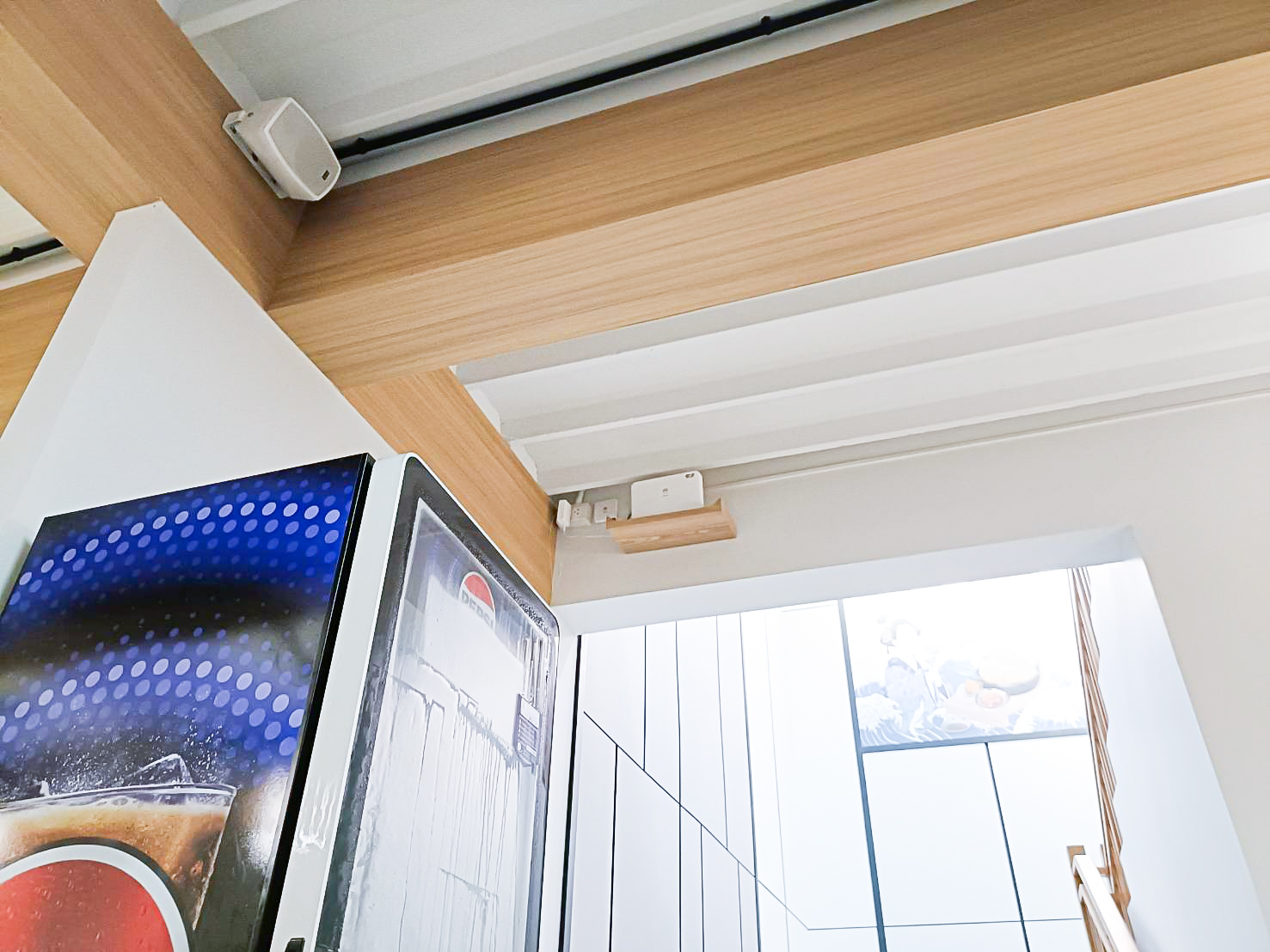 ติดตั้งเครื่องเสียง เดินสายลำโพง ติดลำโพง 6 ใบ แอมป์ขยายเสียง 1 เครื่อง ร้าน NIGIWAI ปากซอยสายไหม 73 ในงบประมาณ 18,500 บาท